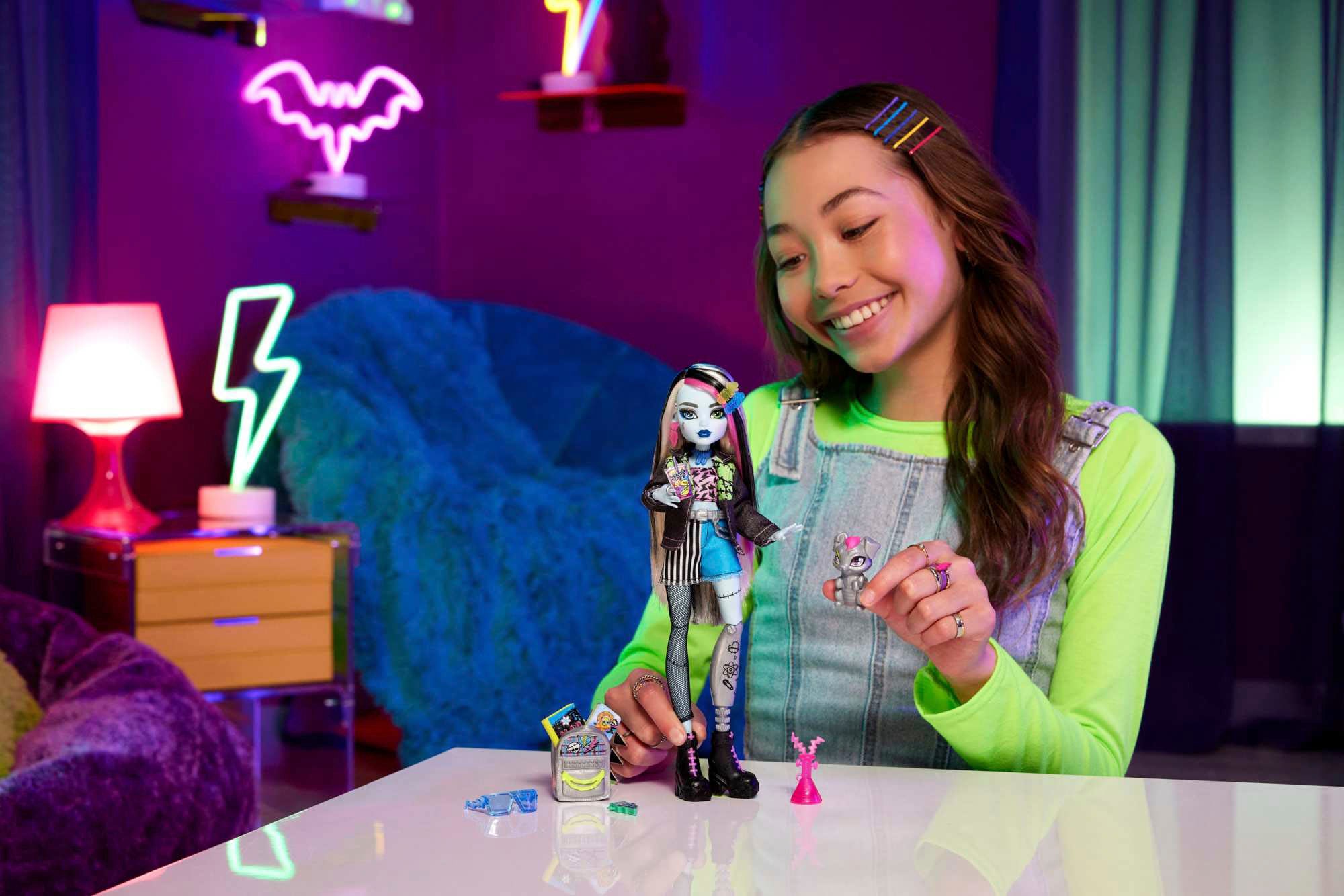 MonsterHigh™ Anziehpuppe »Frankie Stein mit Haustier Watzie«