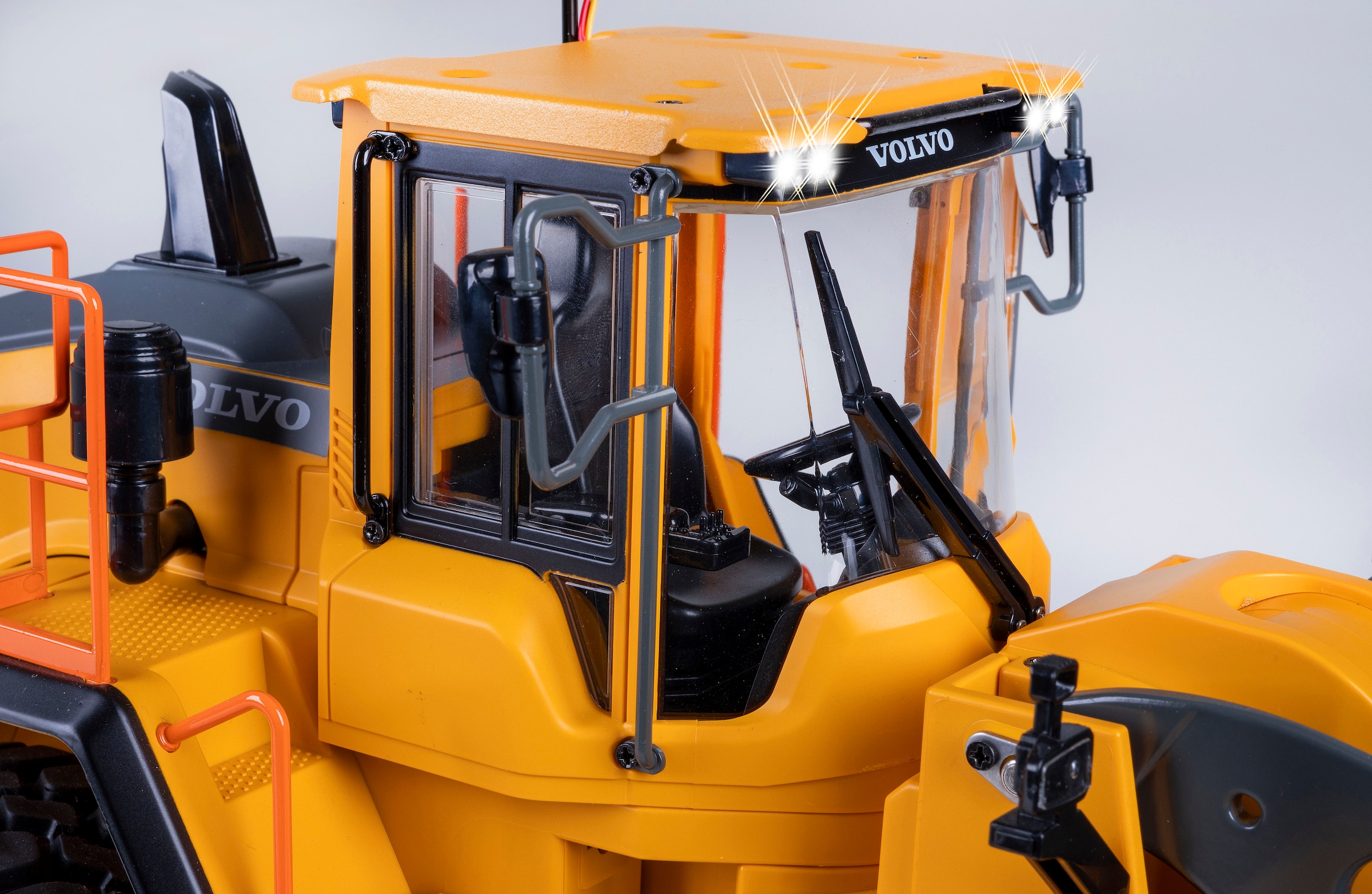 Jamara RC-Bagger »Radlader Volvo L260H Metal  2,4GHz« LED-Licht; Maßstab 1:14