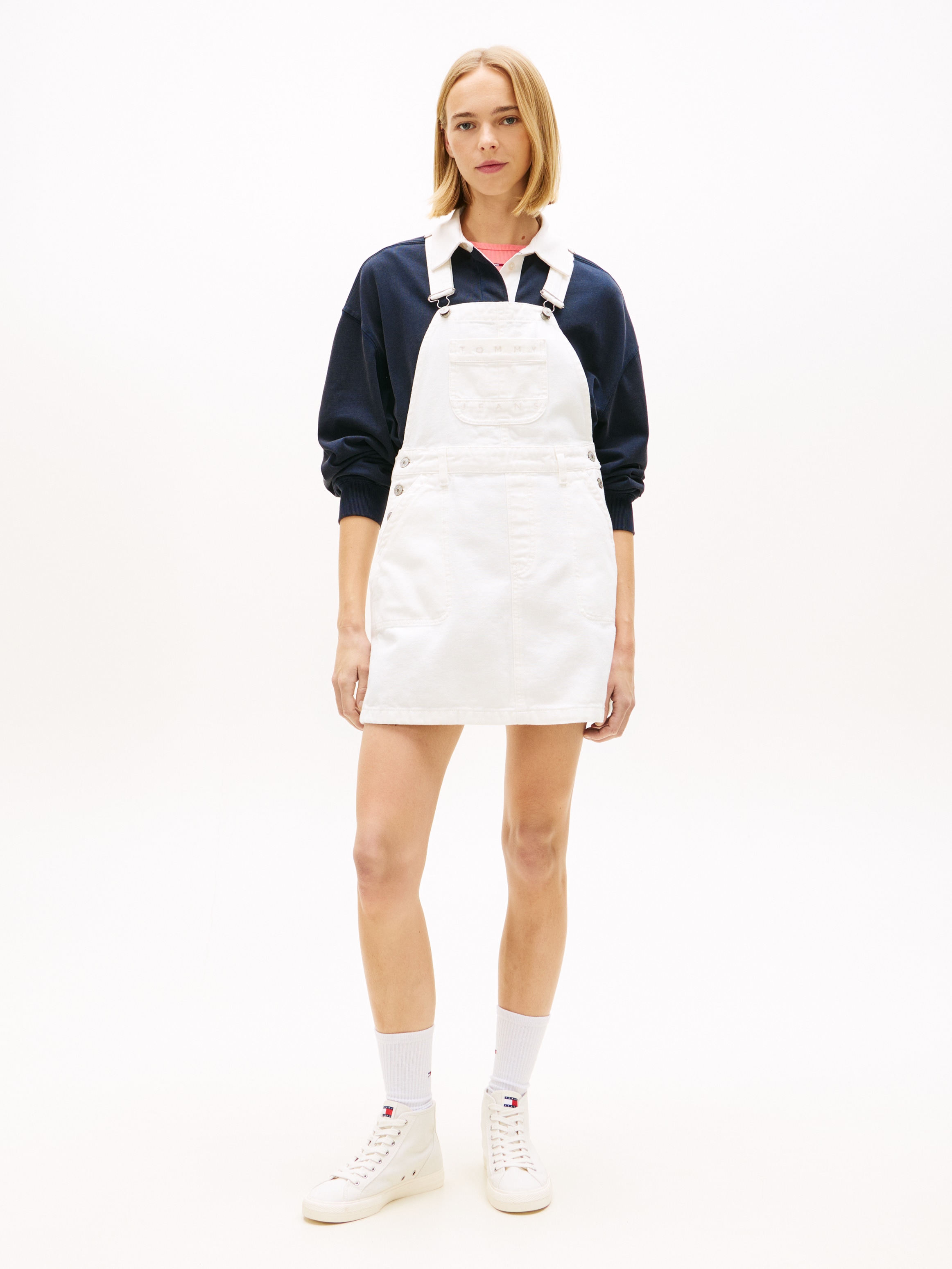 Tommy Jeans Latzkleid »DENIM DUNGAREE DRESS FLG BJ6099« Brusttasche | Eingrifftaschen | Gesäßtaschen in Mini-Länge, Regular Fit