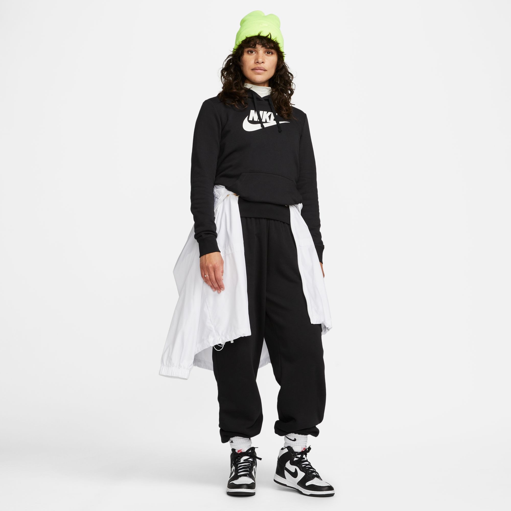 Nike Sportswear Kapuzensweatshirt »Club Fleece Women's Logo Pullover Hoodie«, Damen Kapuzenpullover aus weichem Fleece Material