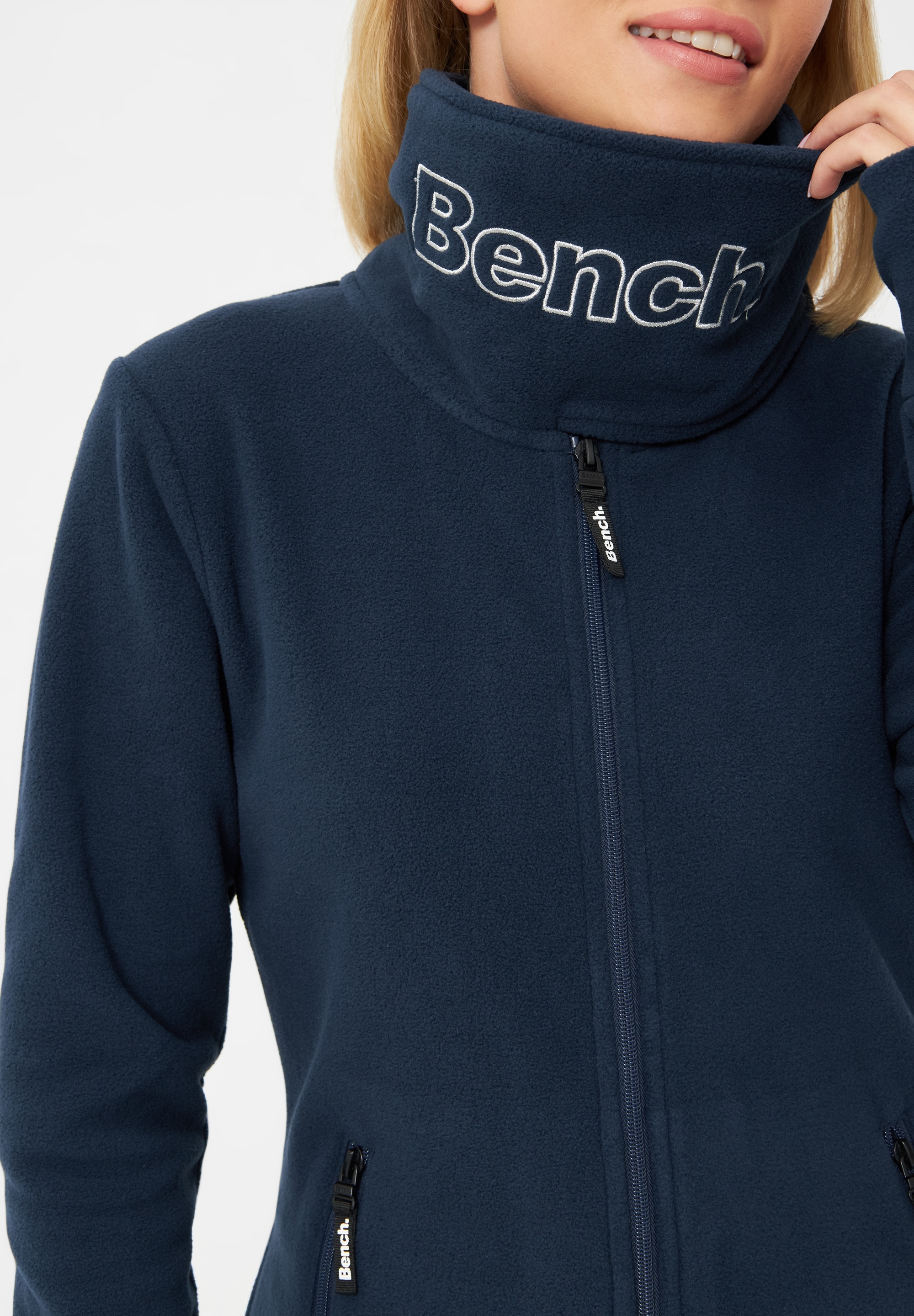 Bench. Fleecejacke »FUNNEL«, (1 St.), ohne Kapuze, mit Glitzerstickerei
