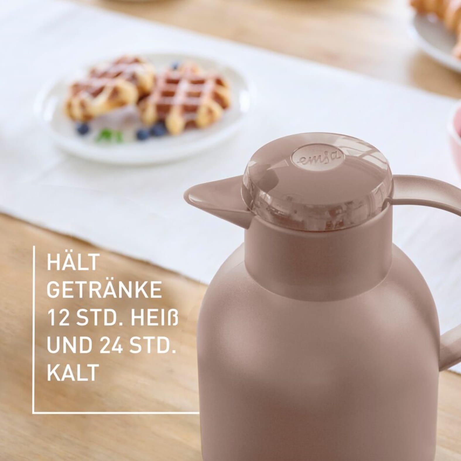 Emsa Isolierkanne »Samba« 1 l zeitloses Design, einfacher Knopfdruck, 24h kalt, 12h warm