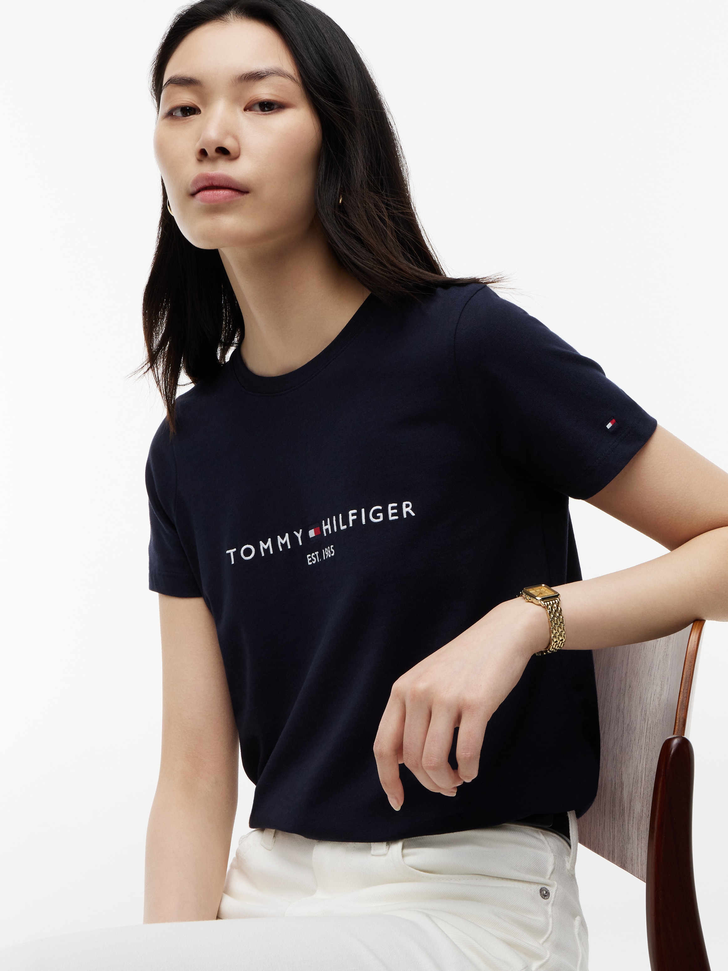 Tommy Hilfiger Rundhalsshirt »HERITAGE HILFIGER C-NK REG TEE« mit gesticktem Tommy Hilfiger Linear Logo-Schriftzug