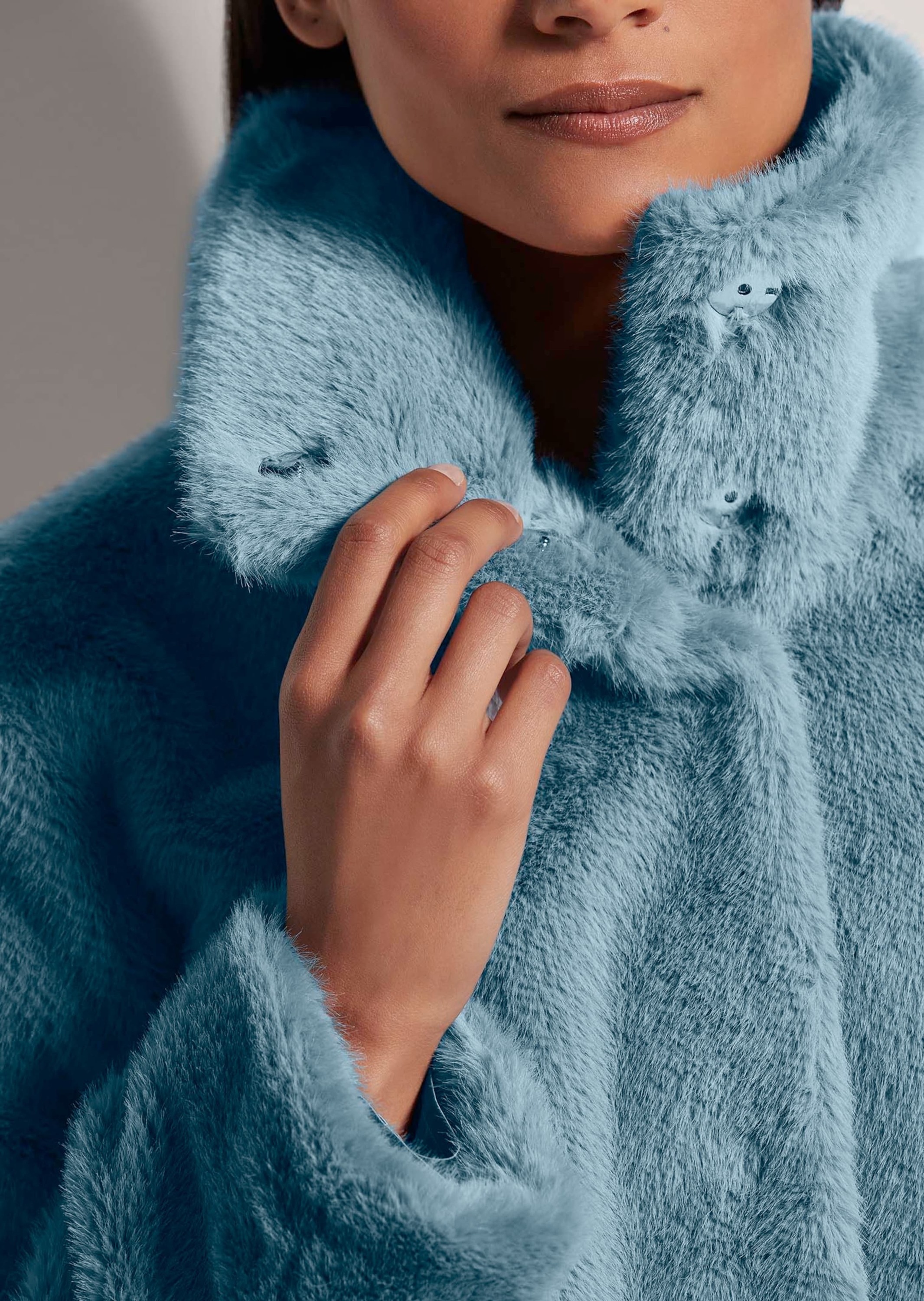 MADELEINE Kurzjacke »Jacke Webpelz-Kurzjacke mit Stehkragen« Stehkragen