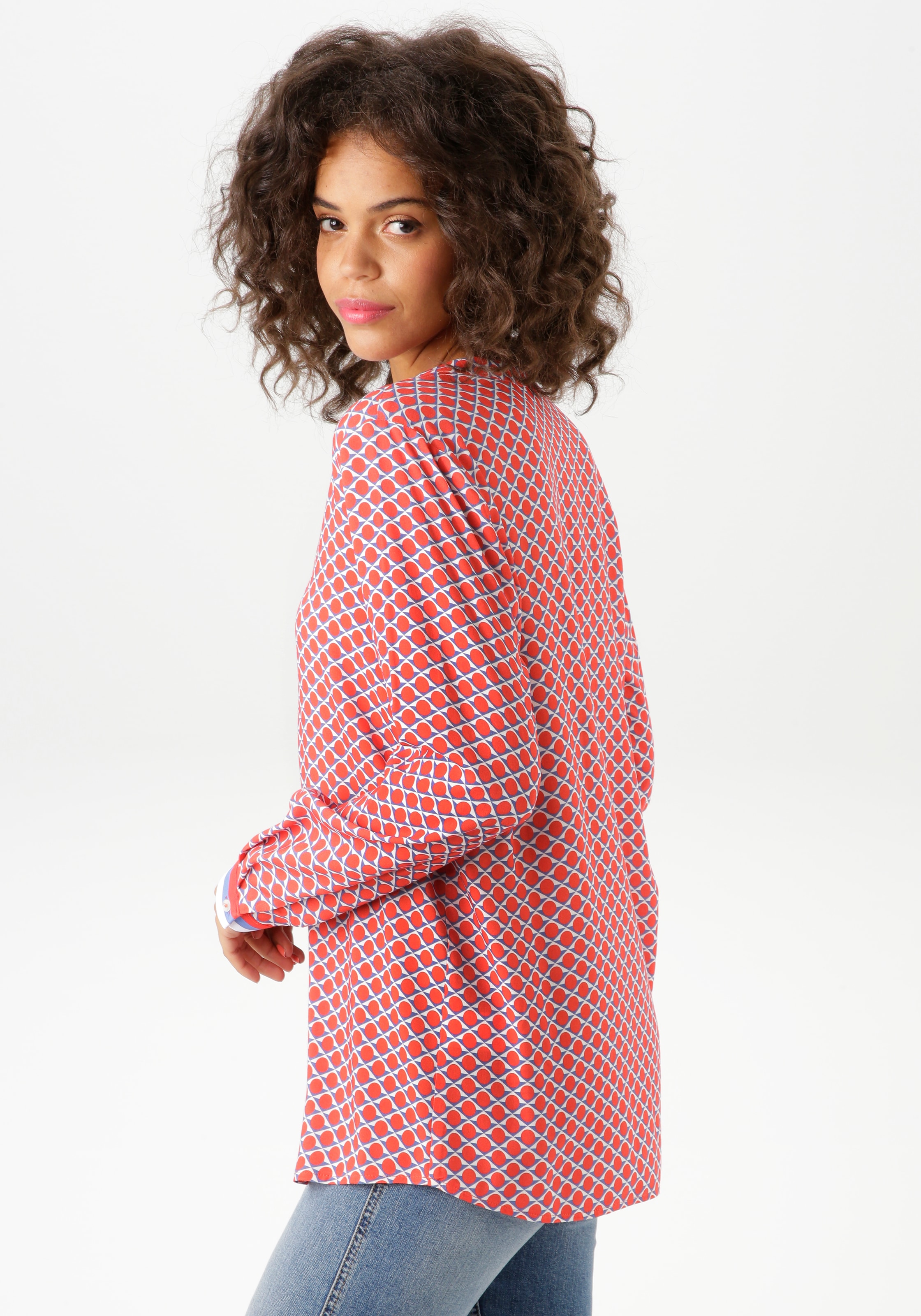 Aniston CASUAL Schlupfbluse, mit interessanten, grafischen Druck