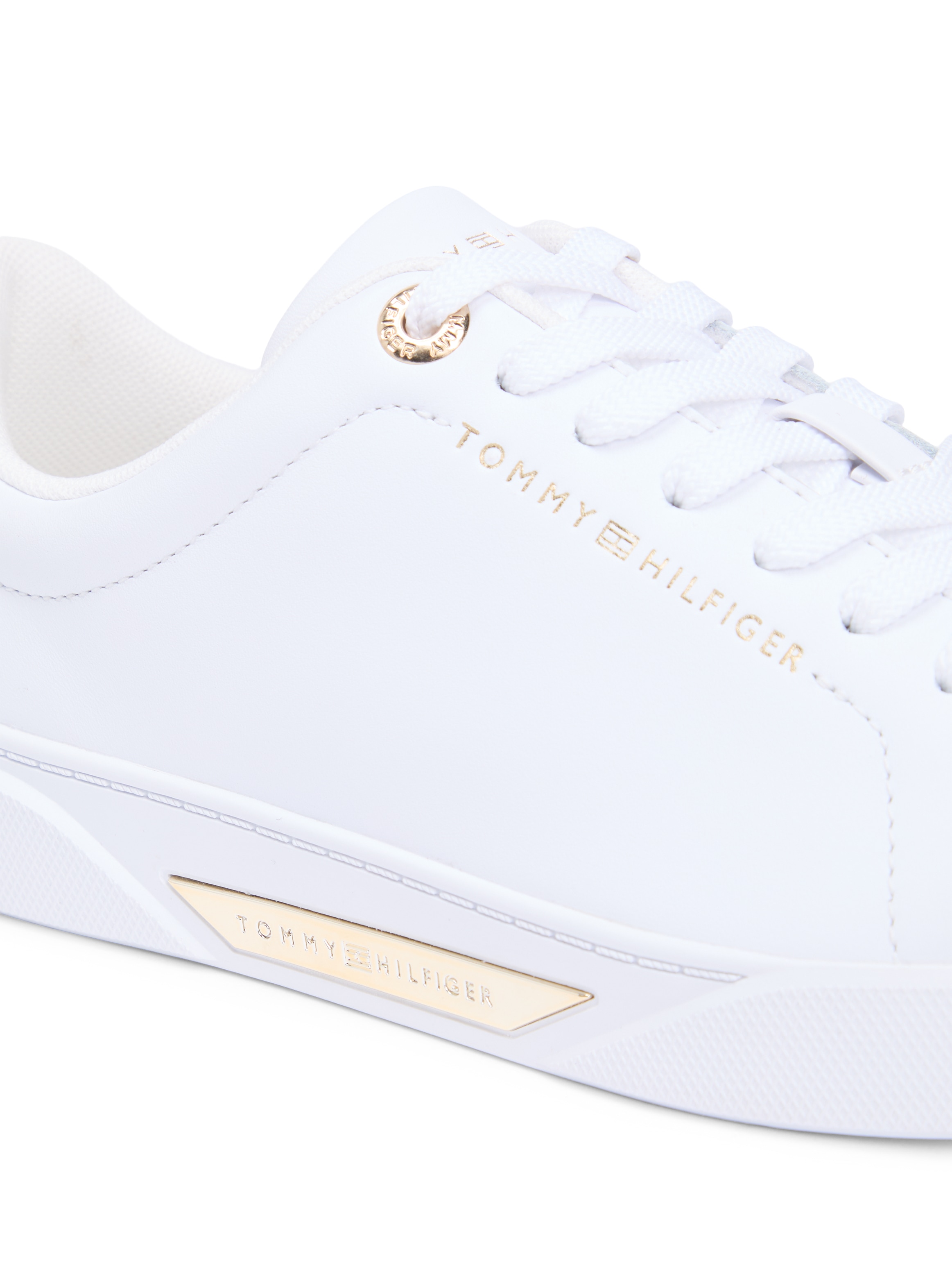 Tommy Hilfiger Plateausneaker »ESSENTIAL CHIC COURT SNEAKER«  , Freizeitschuh, Halbschuh, Schnürschuh, Logo-Applikation im Plateau