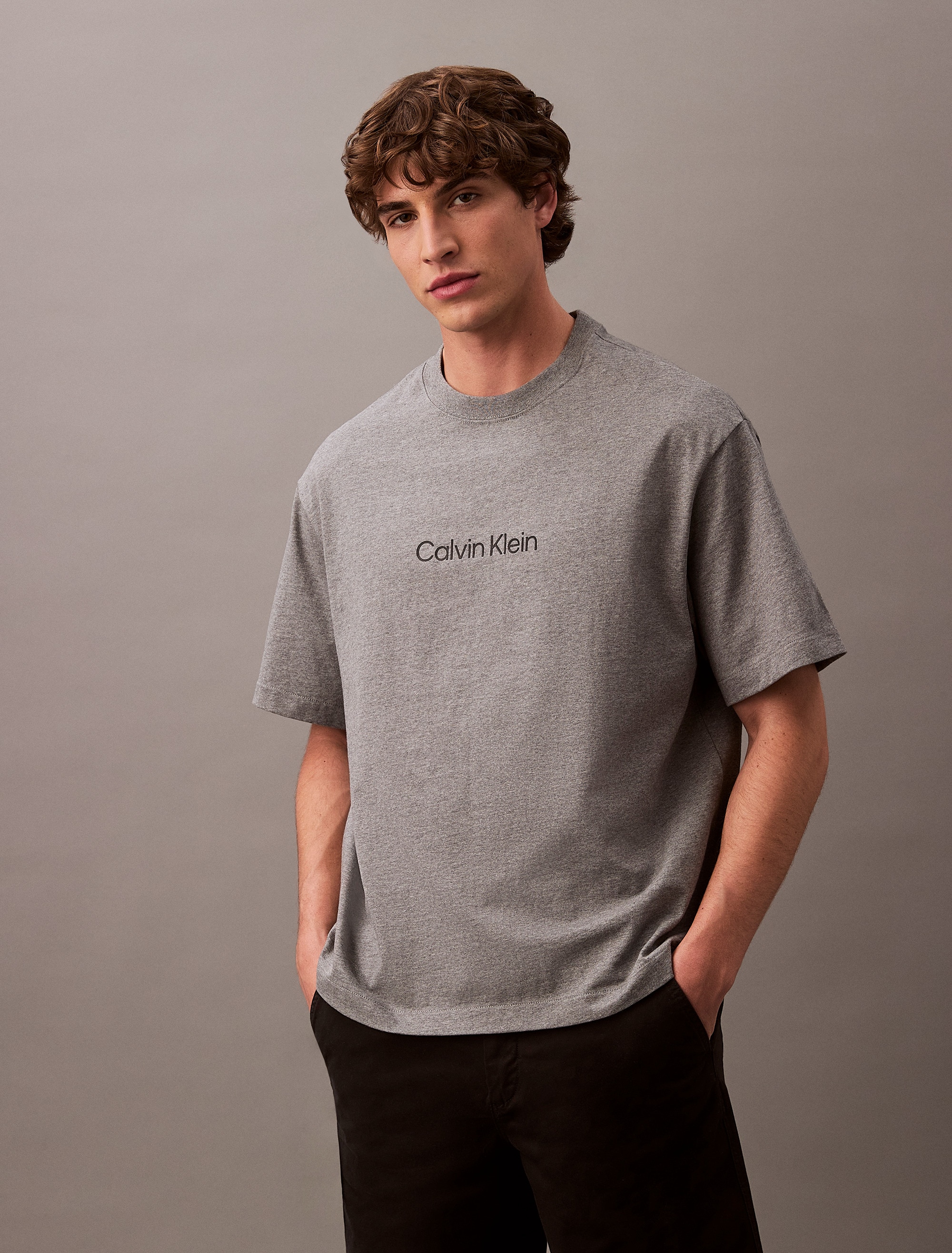 Calvin Klein T-Shirt »SS RLXD STANDARD LOGO CREWNK TEE« Rundhalsausschnitt, relaxed fit