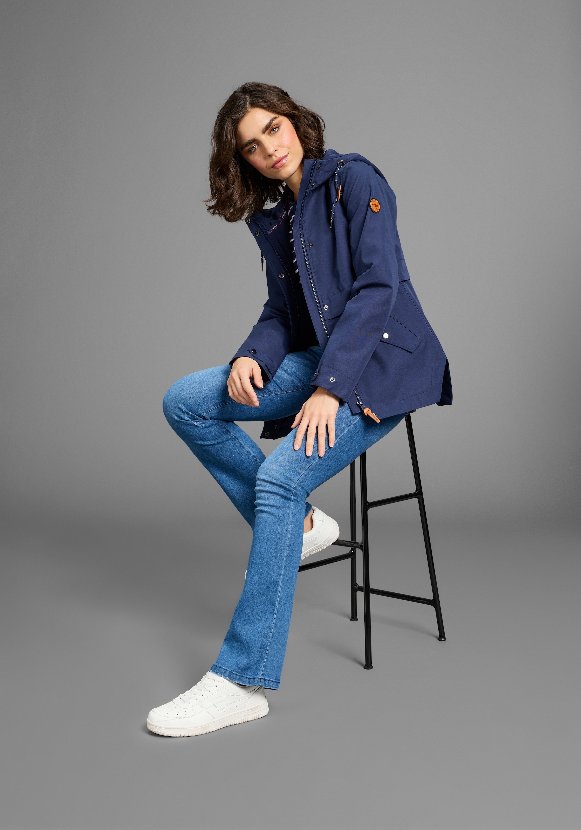 KangaROOS Outdoorjacke mit Kapuze Übergangsjacke  gefütterte Kapuze, Kordelzug, Klappentaschen