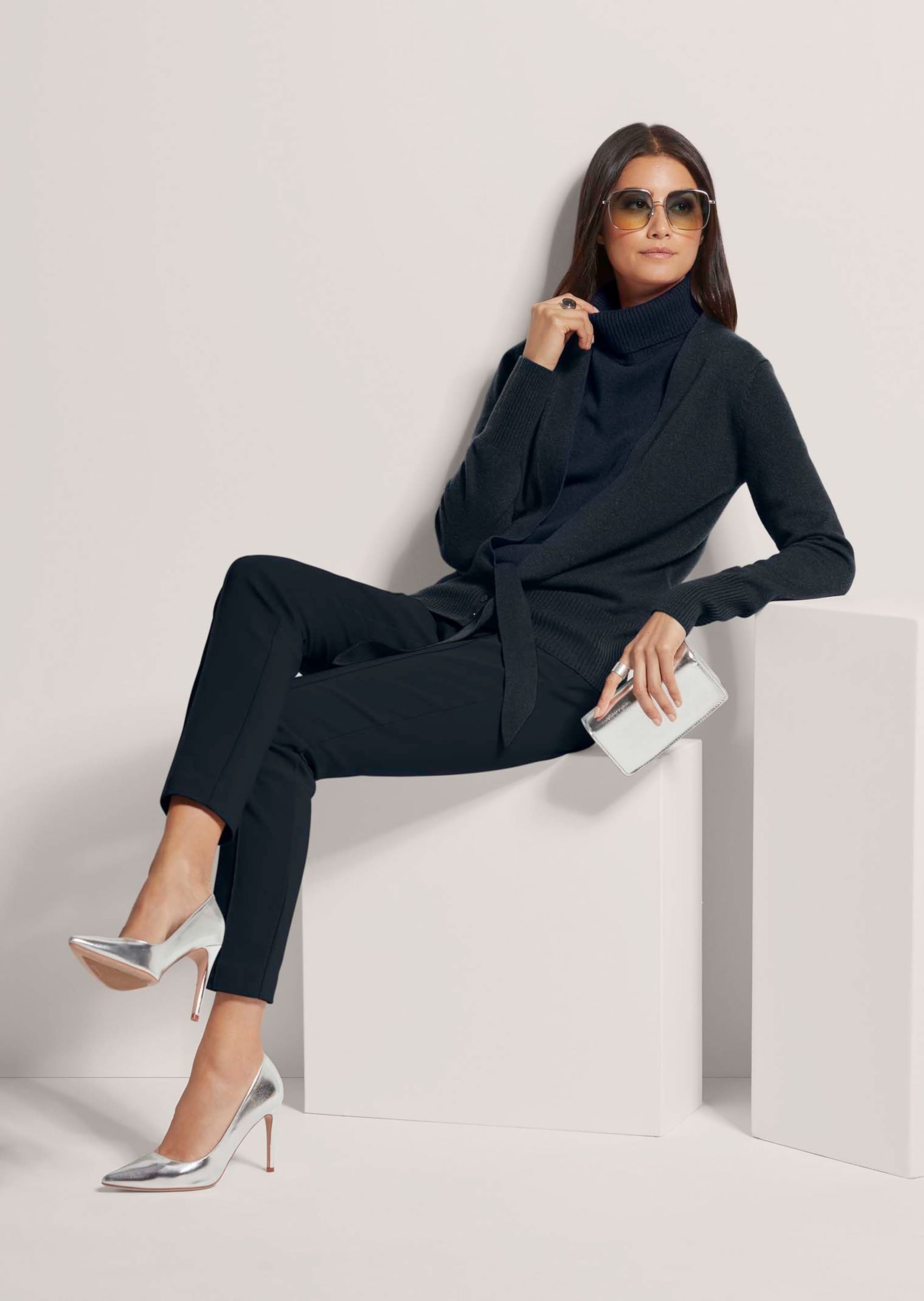 MADELEINE Strickjacke »Strickjacke Kaschmir-Strickjacke mit tiefem V-Ausschnitt und Bindeband«