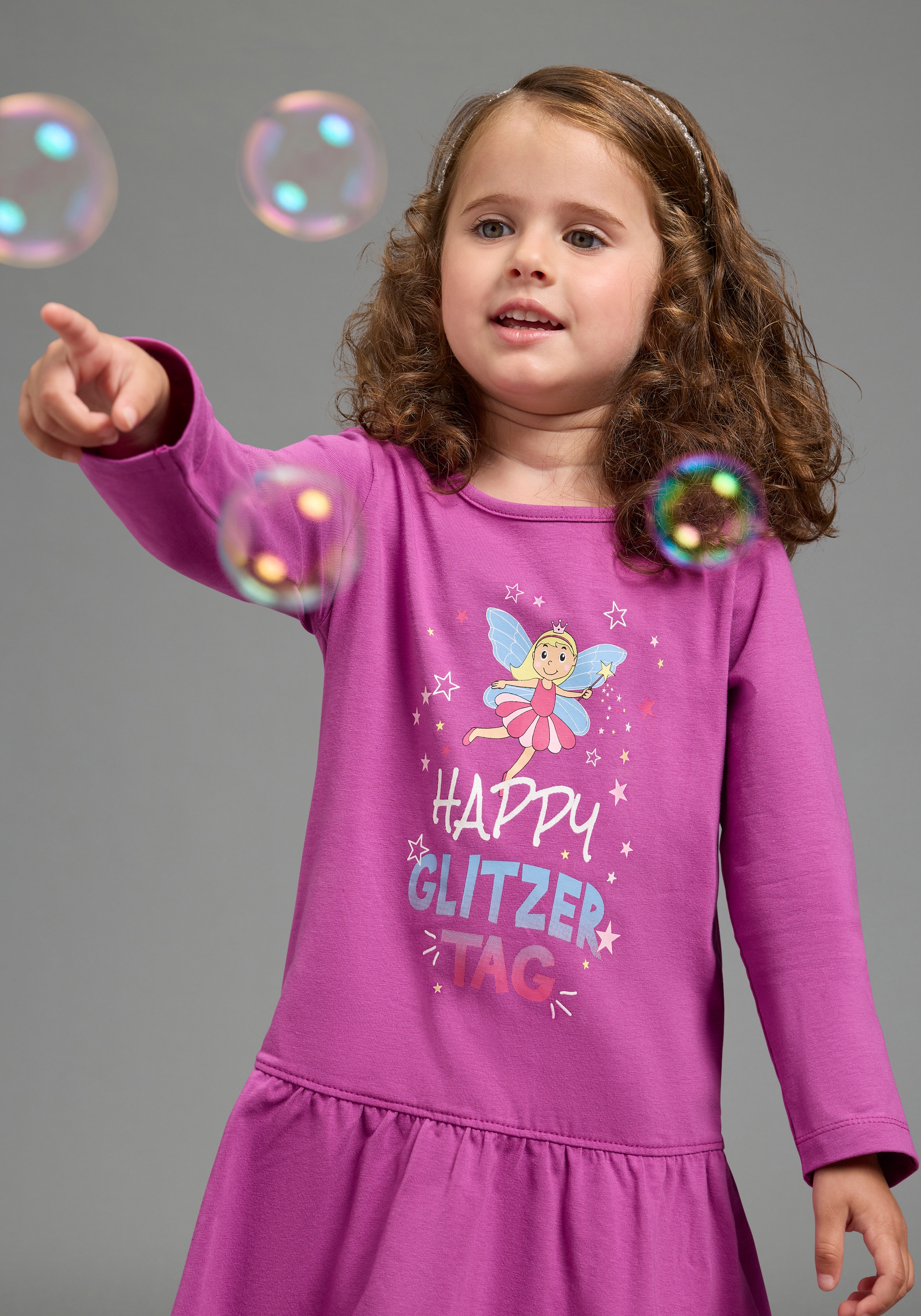 KIDSWORLD Jerseykleid »mit Spruch: HAPPY GLITZER TAG« Shirtkleid mit Feenprint, kniefreie Länge,  verspielter Look
