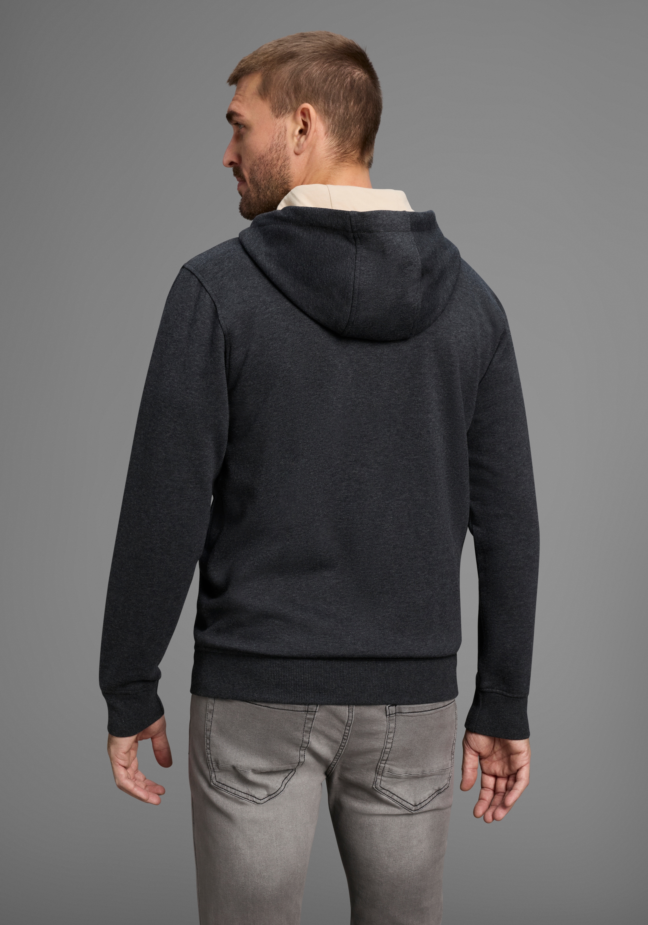 Bruno Banani Kapuzensweatjacke, moderner Brustprint