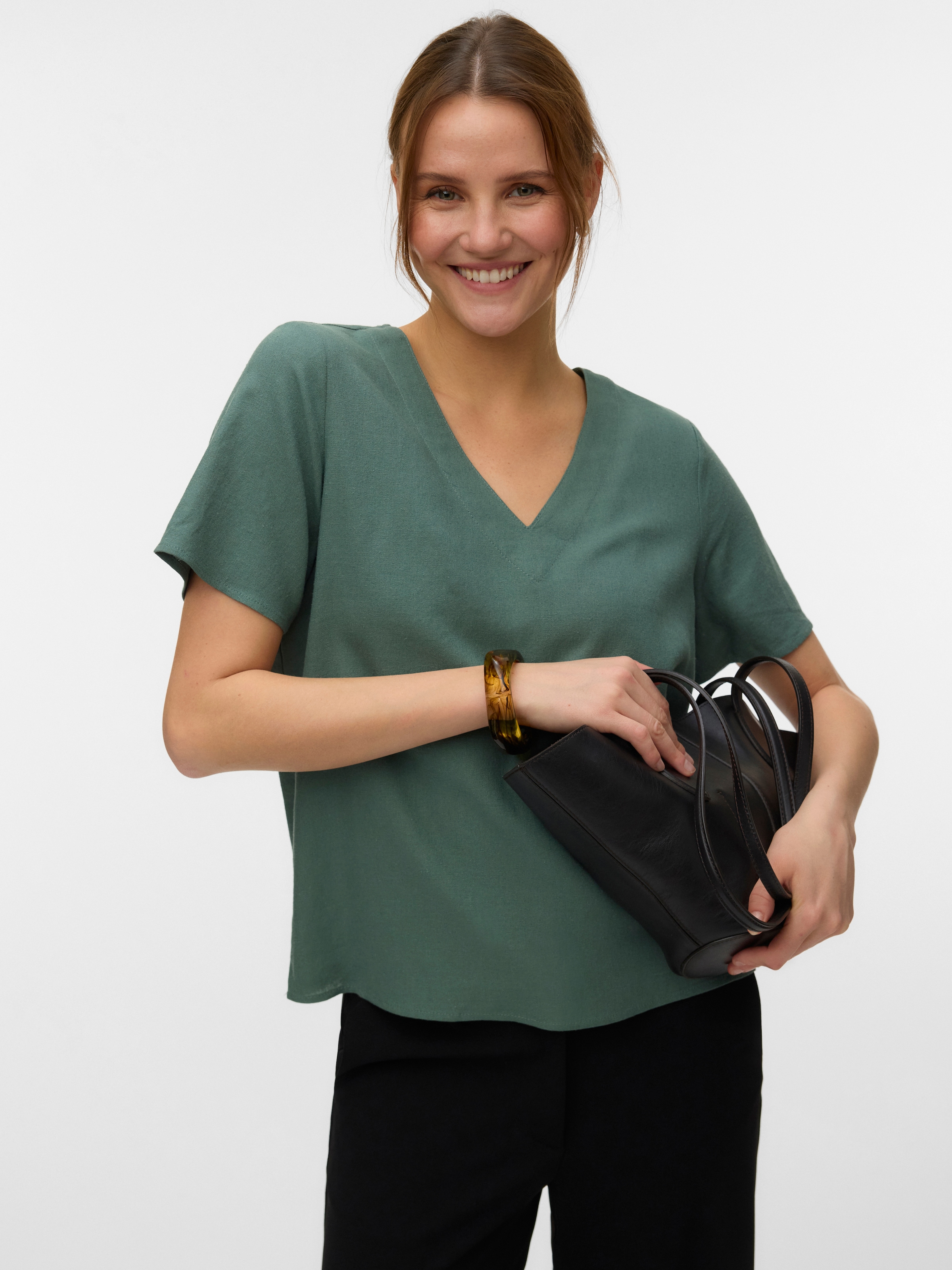 Vero Moda Blusenshirt »VMMYMILO S/S V-NECK TOP WVN GA« mit klassischem Schnitt