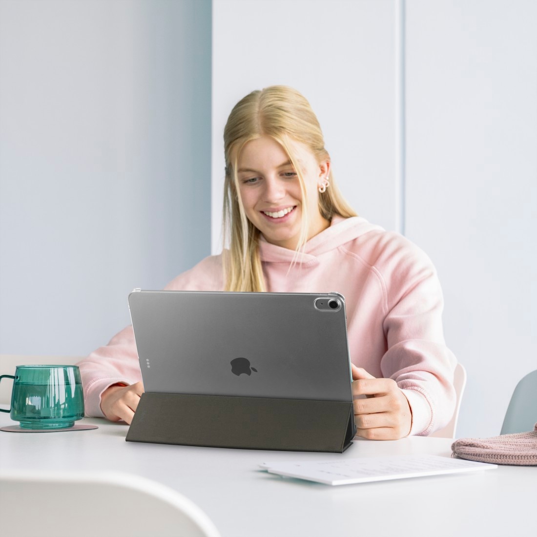 Hama Tablet-Hülle »Tablet-Hülle mit Standfunktion für Apple iPad Air 11 Zoll« Tablet Stifthalter, Standfunktion, transparentes Backcover, Magnetverschluss
