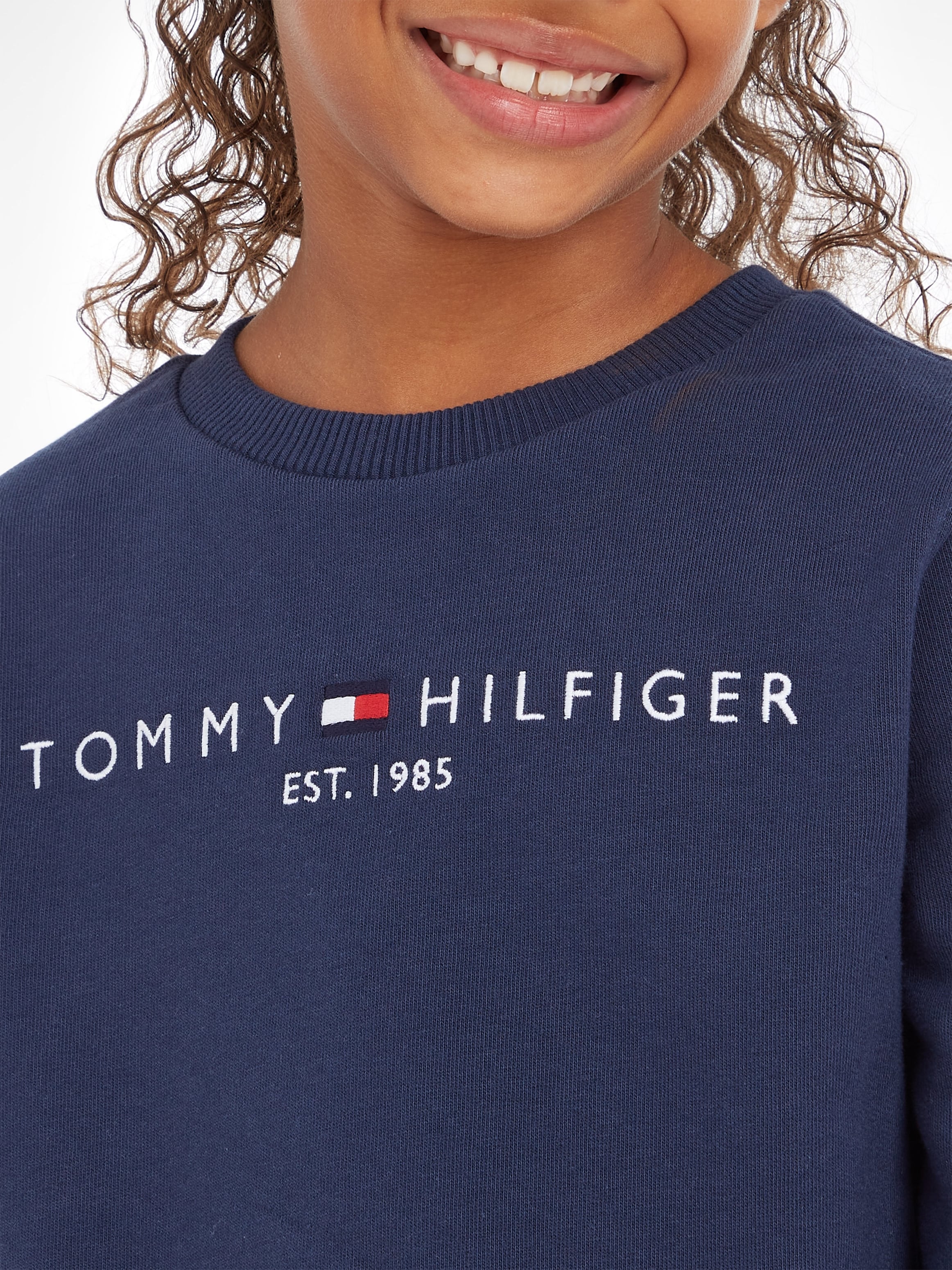 Tommy Hilfiger Sweatshirt »ESSENTIAL SWEATSHIRT«, mit Tommy Hilfger Logo-Schriftzug