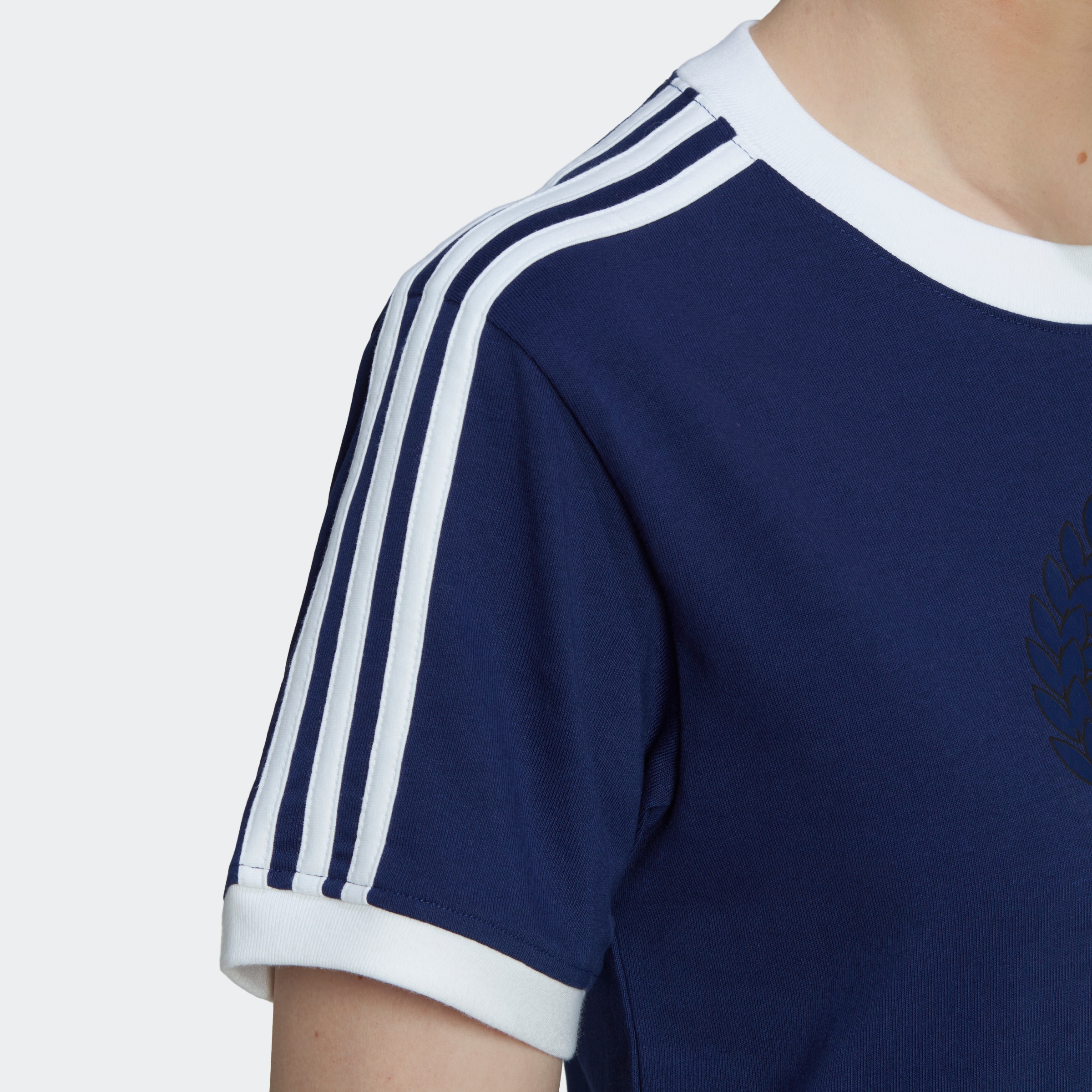 adidas Originals T-Shirt »CREST GRAPHIC« bei ♕ | Sport-T-Shirts