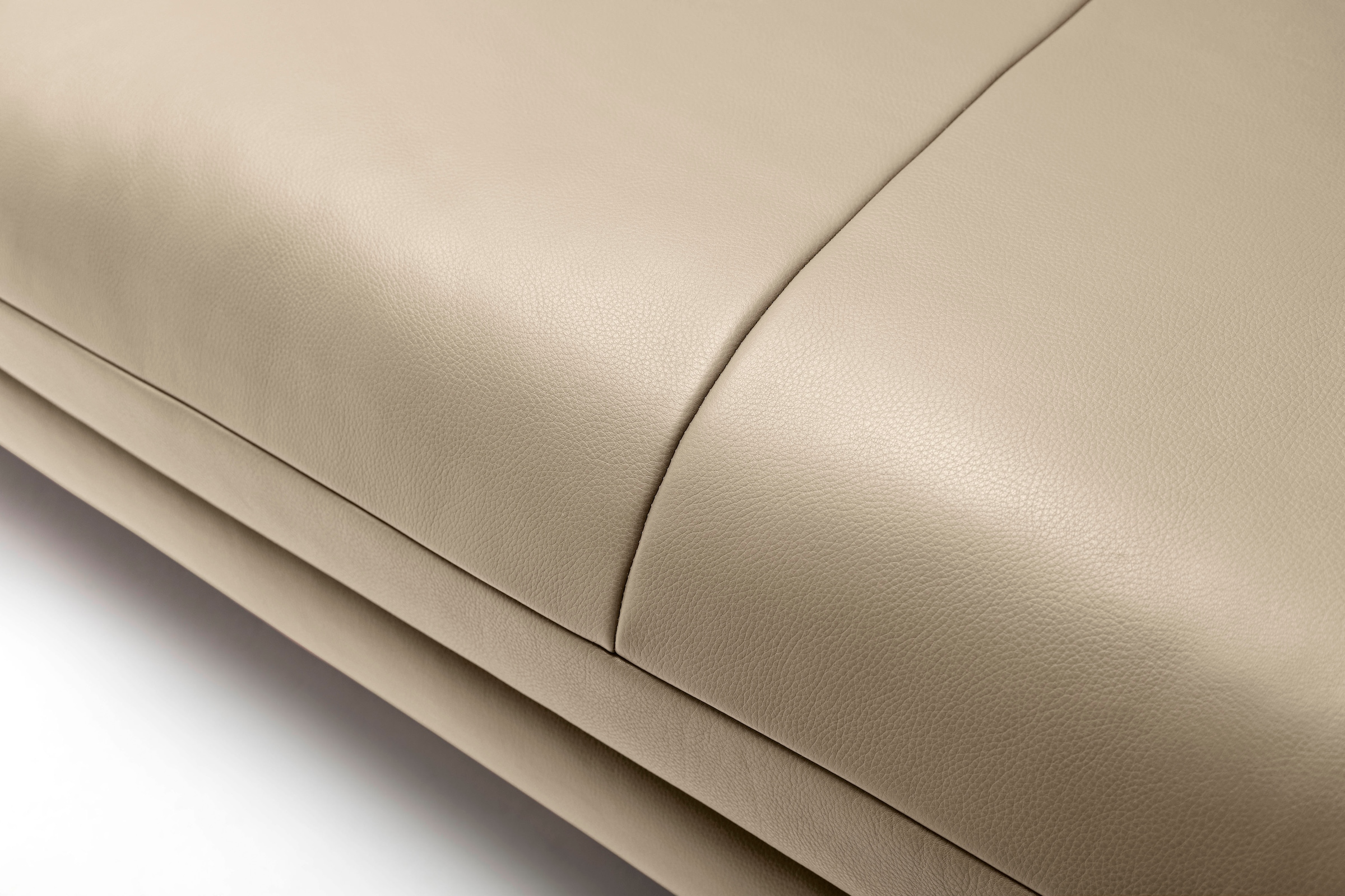 Creation BY ROLF BENZ 3-Sitzer »CR.414, Designsofa, edles Sofa, Loungesofa, Ledersofa, klares Design«, aus Leder oder Chenille, erstklassiger Sitzkomfort, legere Polsterung