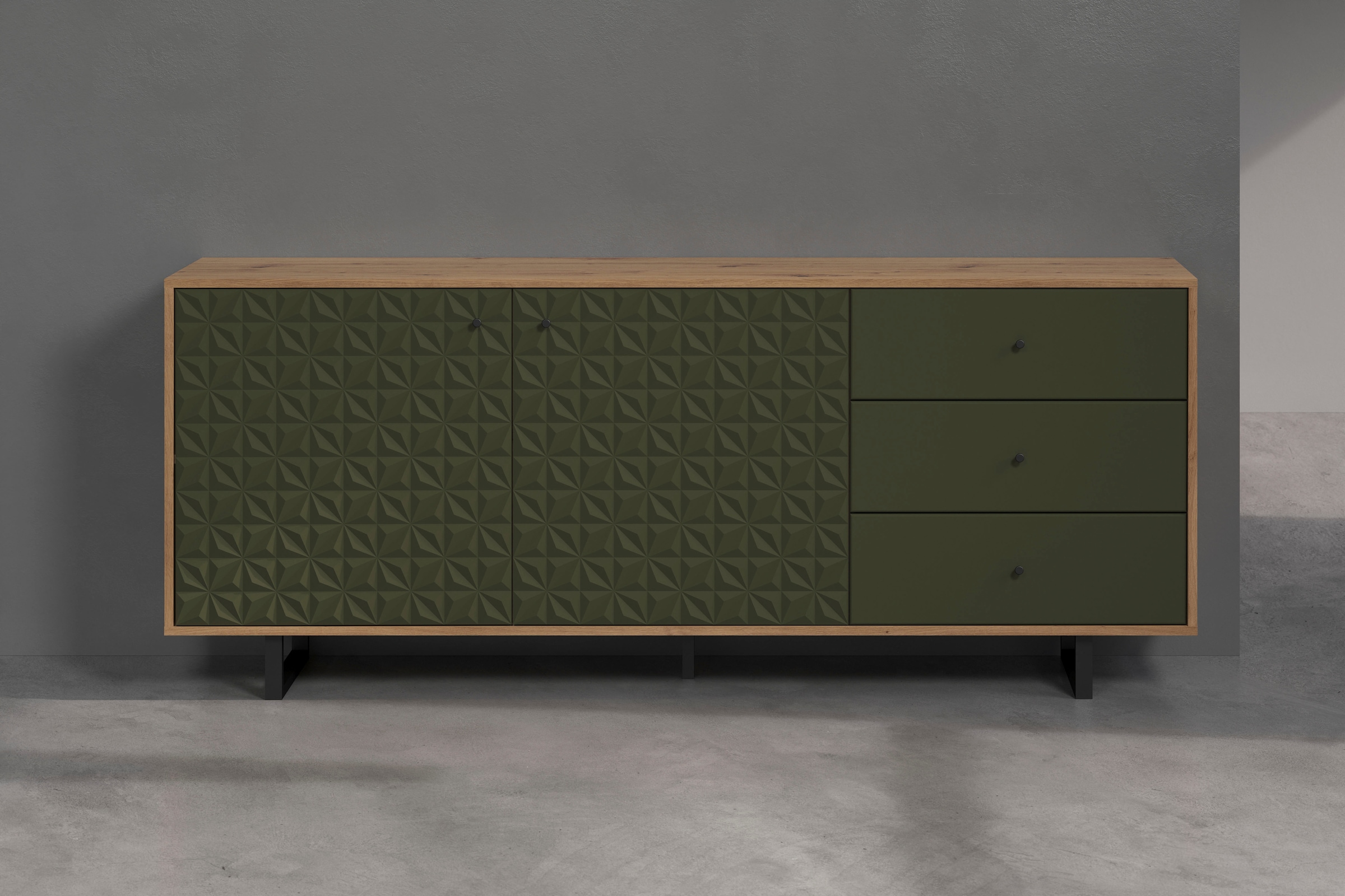PLACES OF STYLE Sideboard »Ferretti« Wohnzimmerkommode mit besonderer Fräsung und Füße/Griffe aus Metall