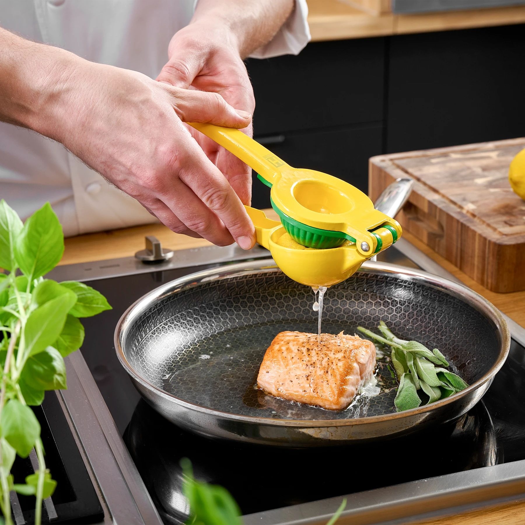 HENSSLERS 2in1 Zitruspresse »HENSSLERS Zitronenpresse 2in1« zum Verfeinern von Getränken und Gerichten, perfekt für Zitrusfrüchte