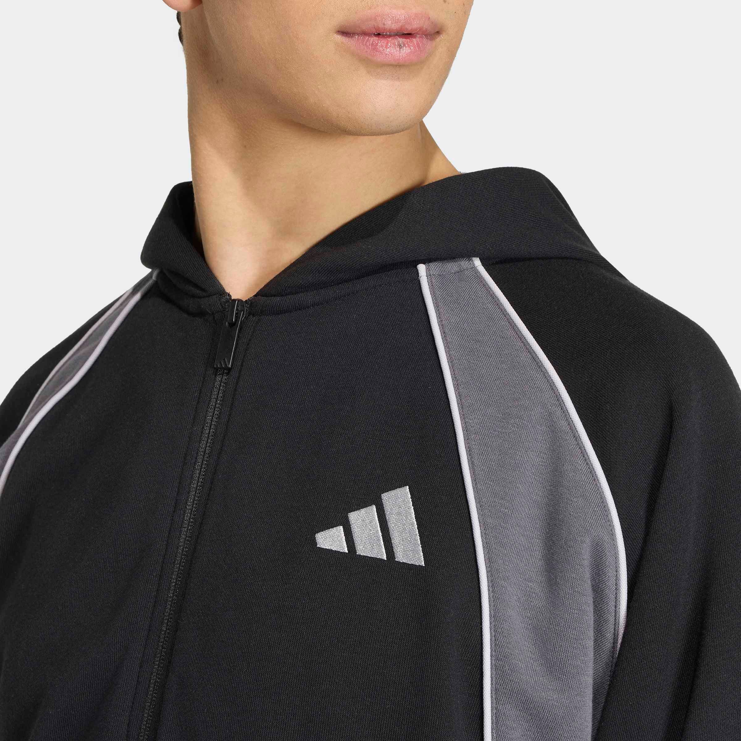 adidas Sportswear Kapuzensweatshirt »SEASONAL ESSENTIALS COLOUR BLOCK FRENCH TERRY FULL-ZIP HOODED TRACK«, mit Reißverschluss, normale Schnittform
