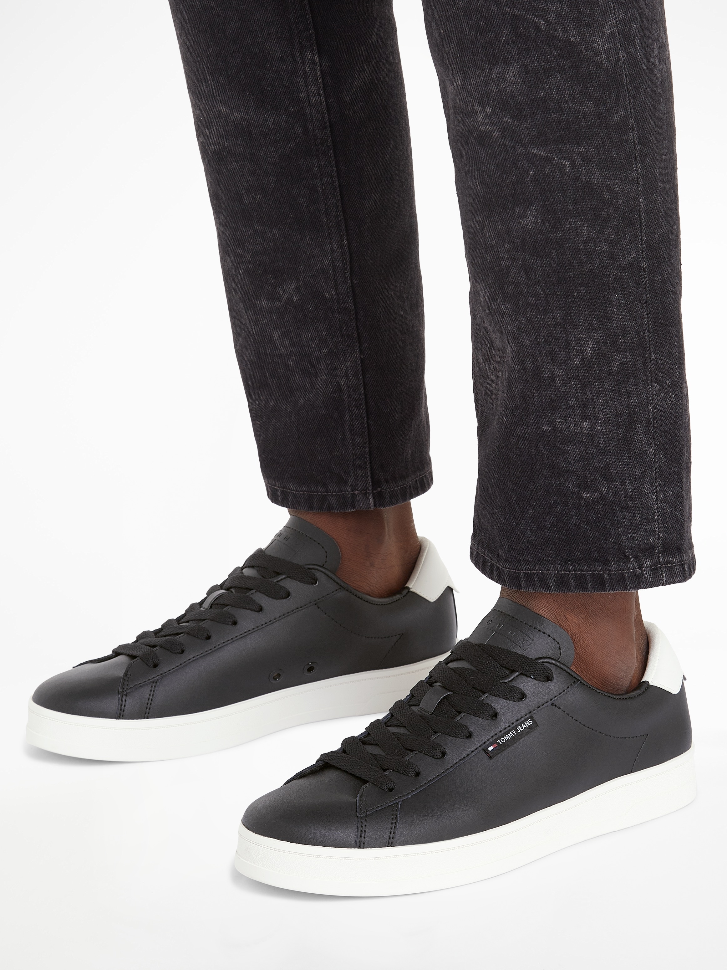 Tommy Jeans Sneaker »TJM LEATHER LOW CUPSOLE«, mit Label, Freizeitschuh, Halbschuh, Schnürschuh