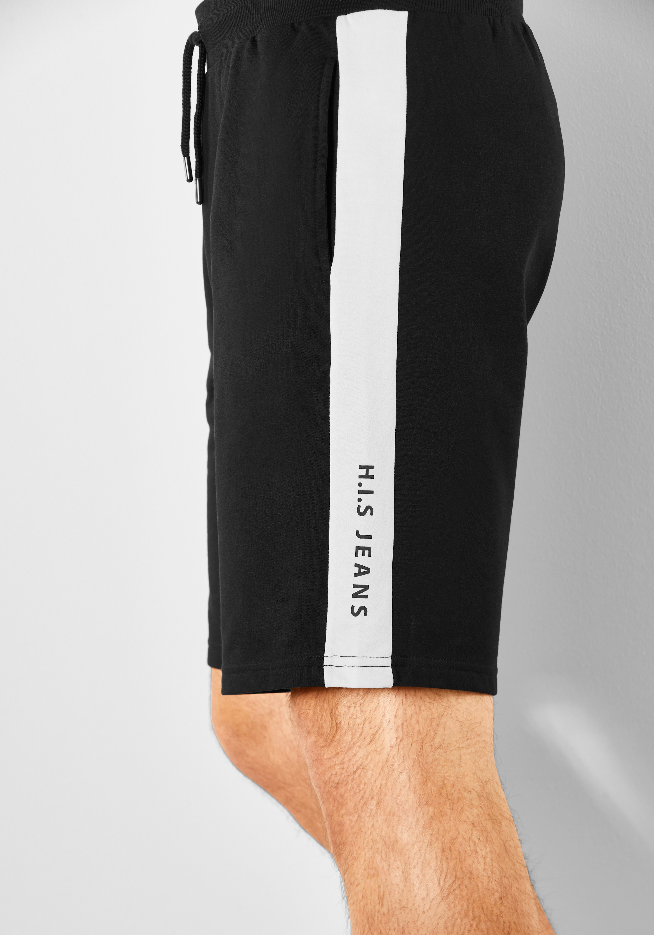 H.I.S Sweatshorts, seitlicher Streifen mit Logodruck