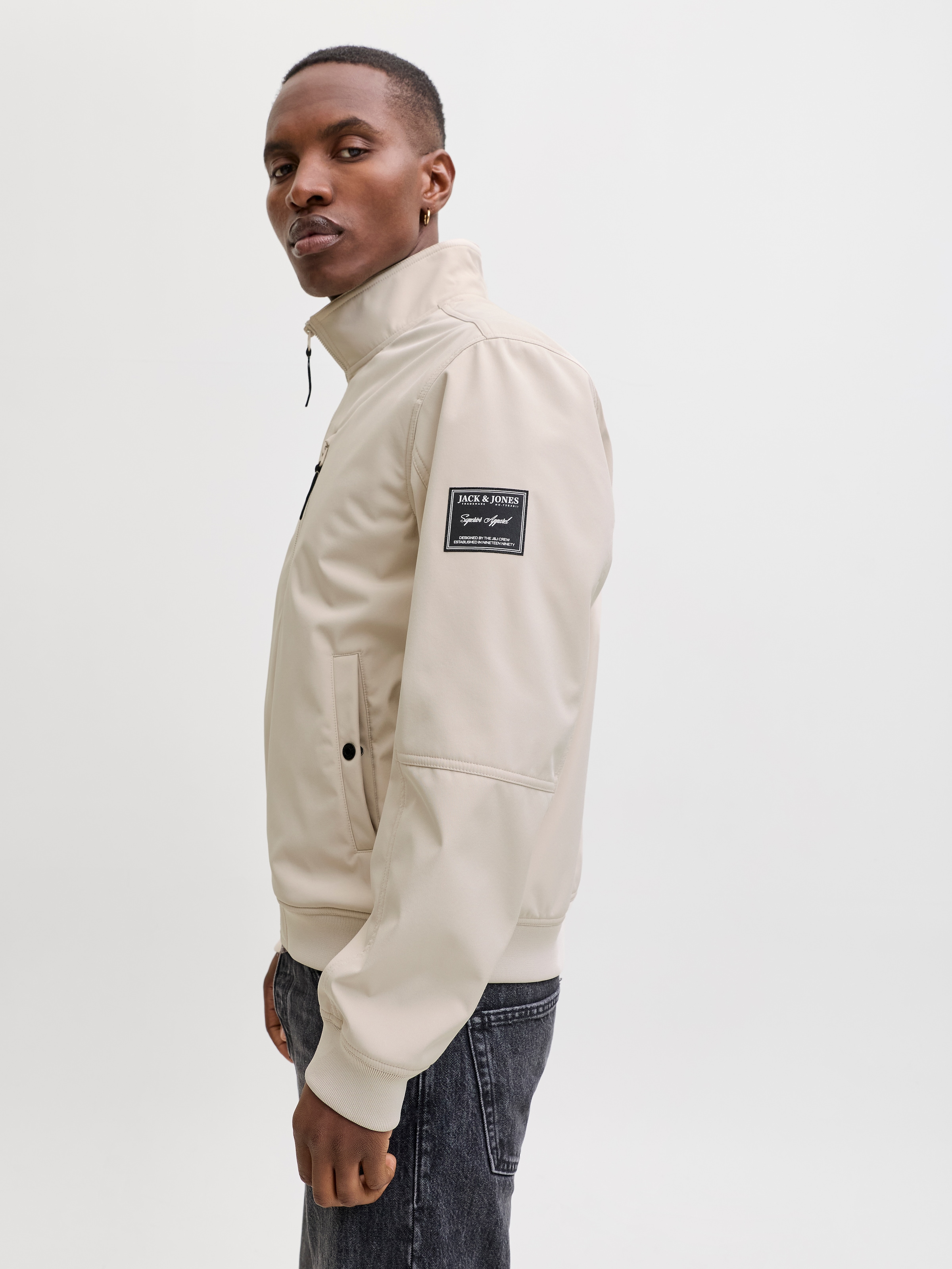 Jack & Jones Softshelljacke »JJEPARKER SOFTSHELL BOMBER SN« Softshelljacke, aus Polyester, modischer Fit, mit Brust-Reißverschluss