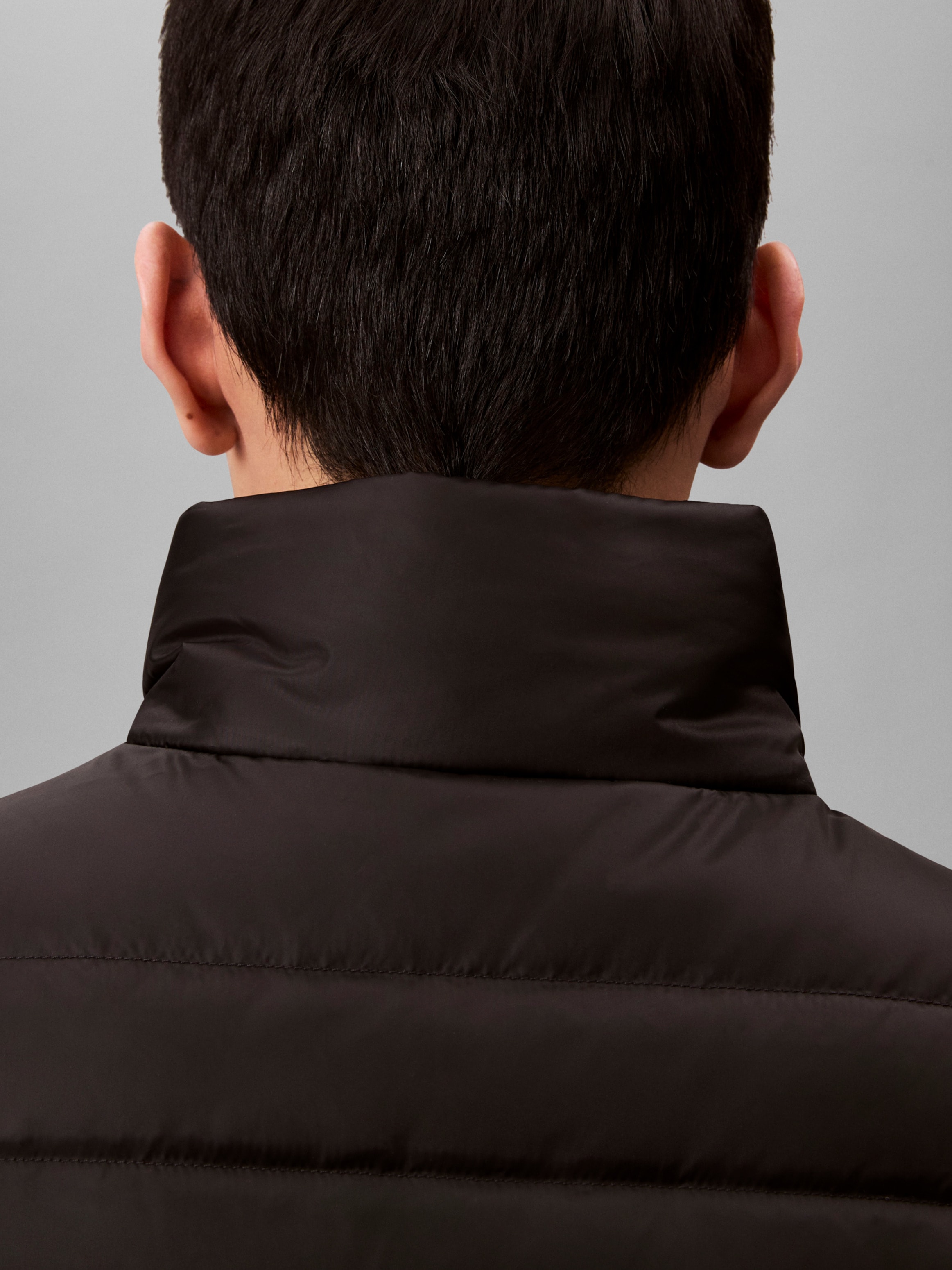 Calvin Klein Steppweste »SLVLSS LT WT NYLON PUFFER VEST« Mit Rundhalsausschnitt