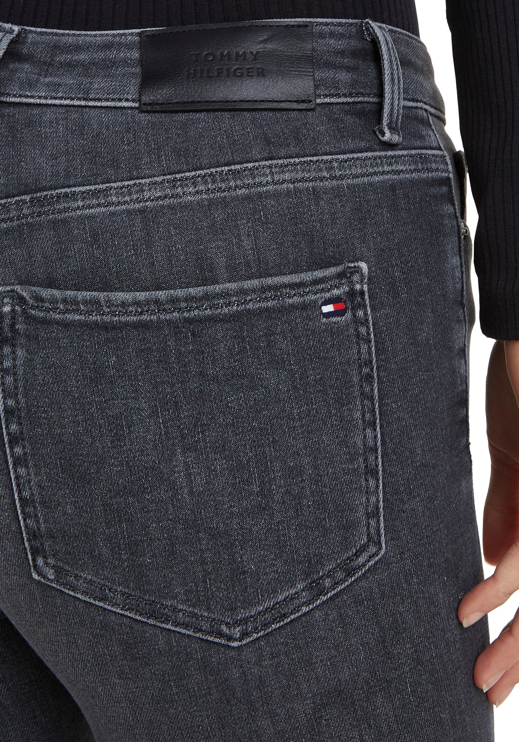 Tommy Hilfiger Skinny-fit-Jeans »TH FLEX bei HW«, HARLEM ♕ Hilfiger mit U SKINNY Logo-Badge Tommy
