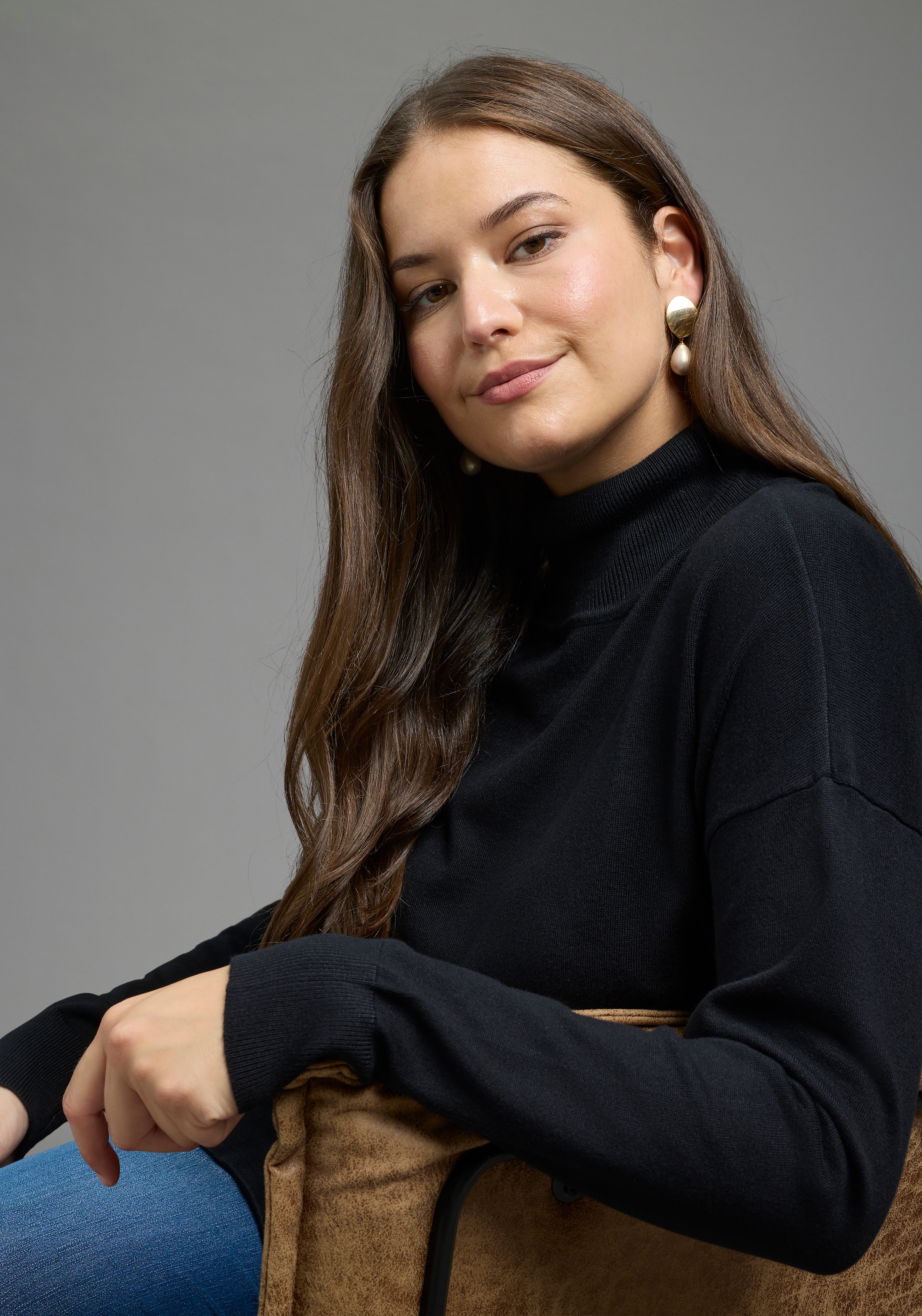 Laura Scott CURVE Rollkragenpullover »Große Größen« figurumspielende Passform, mit Rippbündchen an den Ärmeln, Langarm