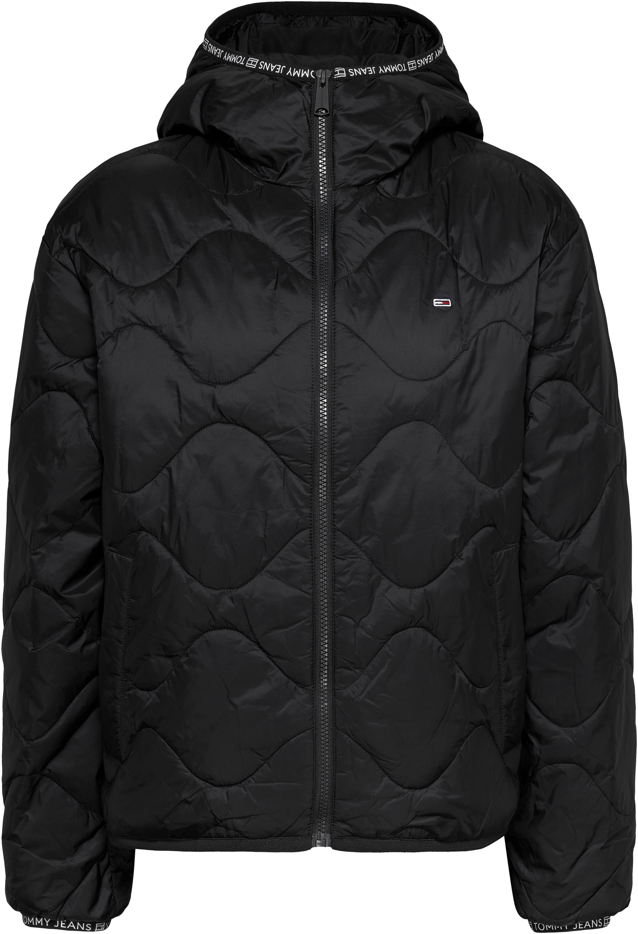 Tommy Jeans Curve Steppjacke »TJW QUILTED TAPE HOOD PUFFER EXT«, mit Kapuze, mit Logostickerei