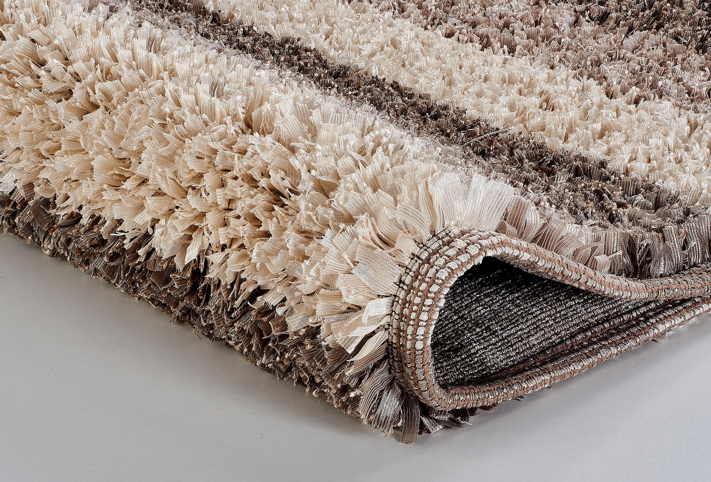 Kleine Wolke Badematte »Lounge«, rutschhemmend beschichtet, fußbodenheizungsgeeignet, Badteppich, Fransenflor, gestreift, leichter Glanzeffekt, waschbar