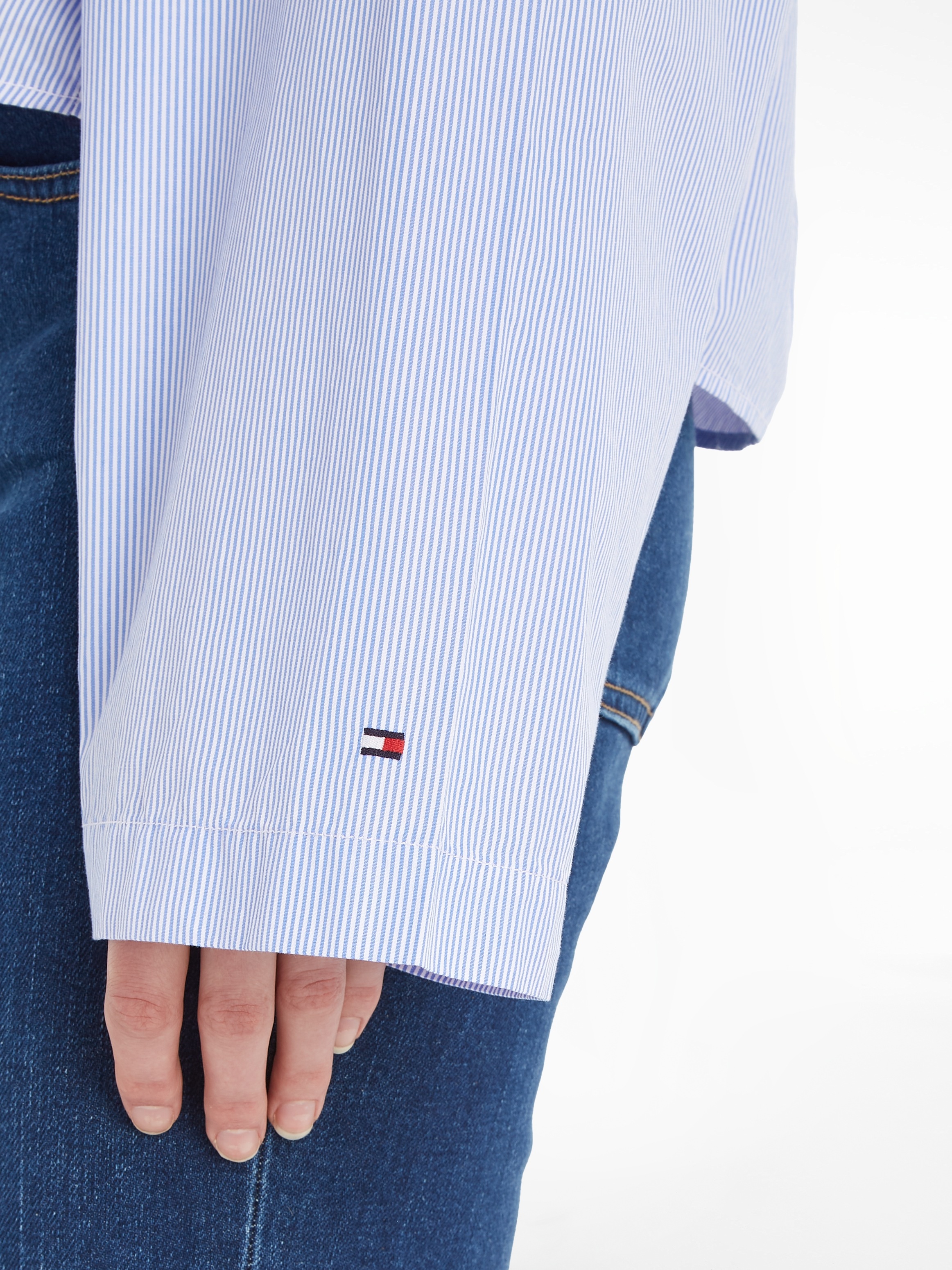 Tommy Hilfiger Hemdbluse »COTTON STP V-NECK BLOUSE«, mit Logostickerei