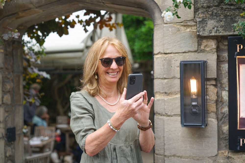 Doro Smartphone »8100«, Grau
