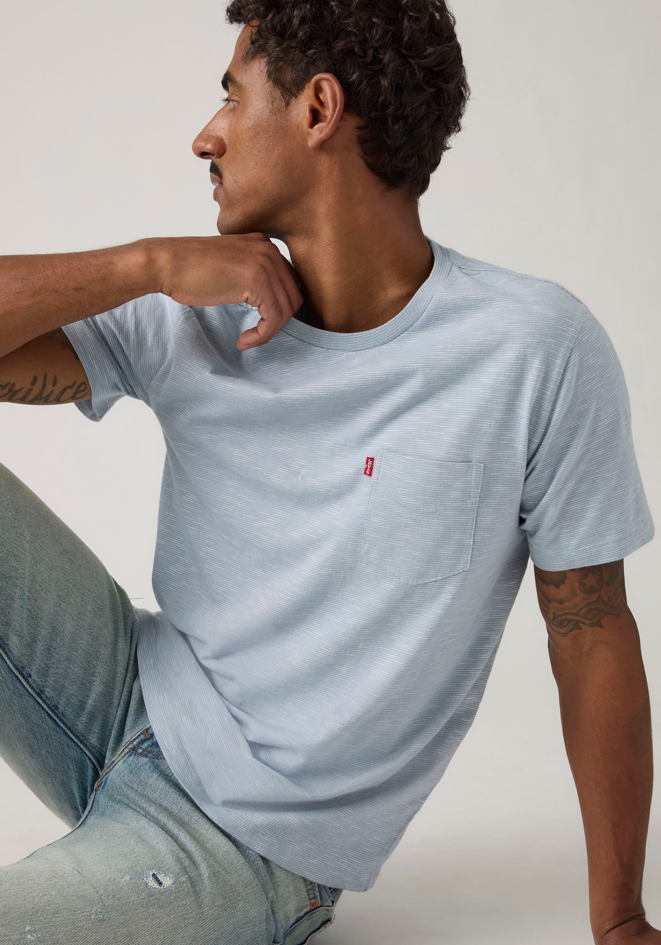 Levi's® T-Shirt »CLASSIC POCKET TEE« mit aufgesetzter Brusttasche