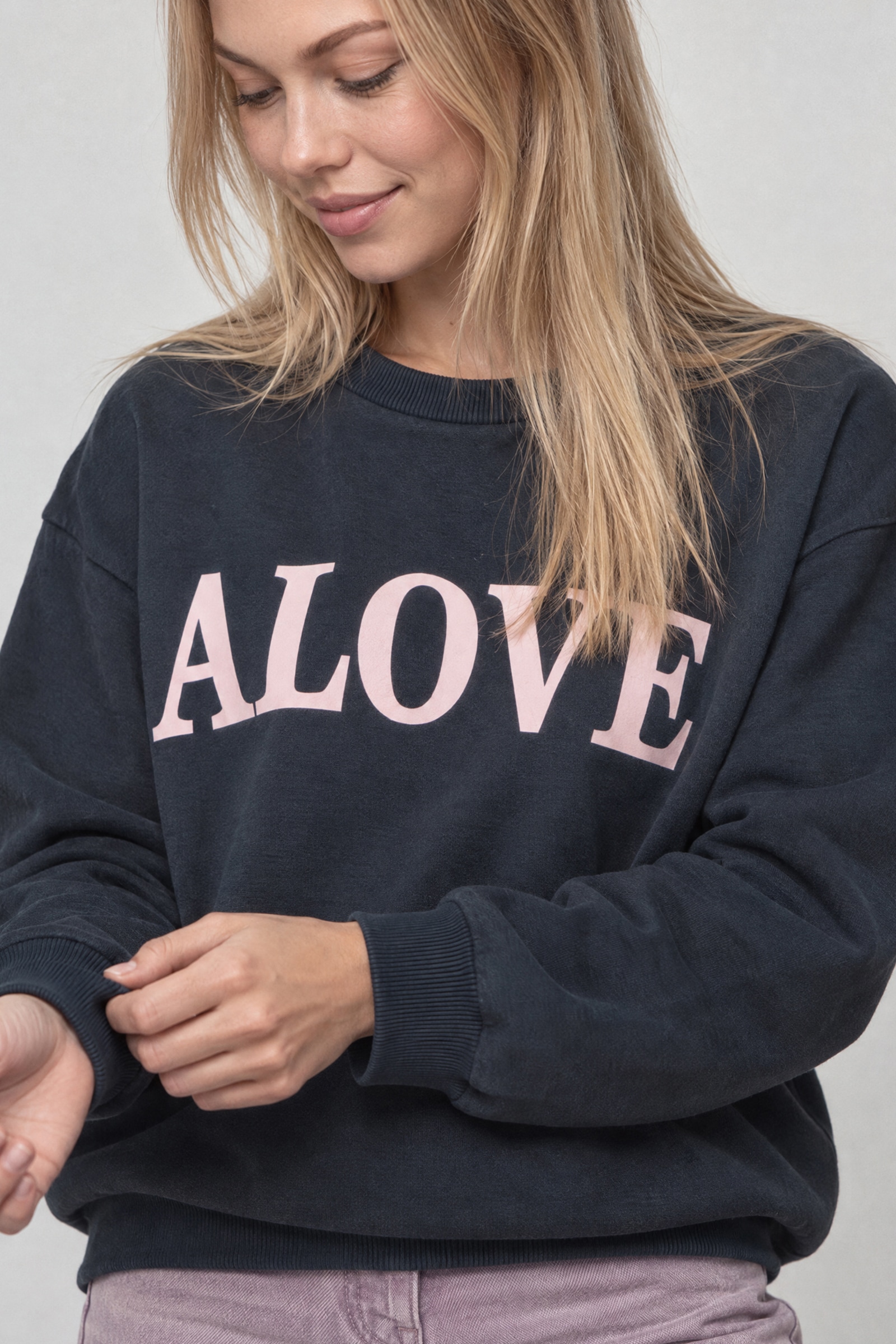 Alife & Kickin Sweatshirt , Brustprint ALOVE, Rippbündchen, überschnittene Schultern, Relaxed Fit
