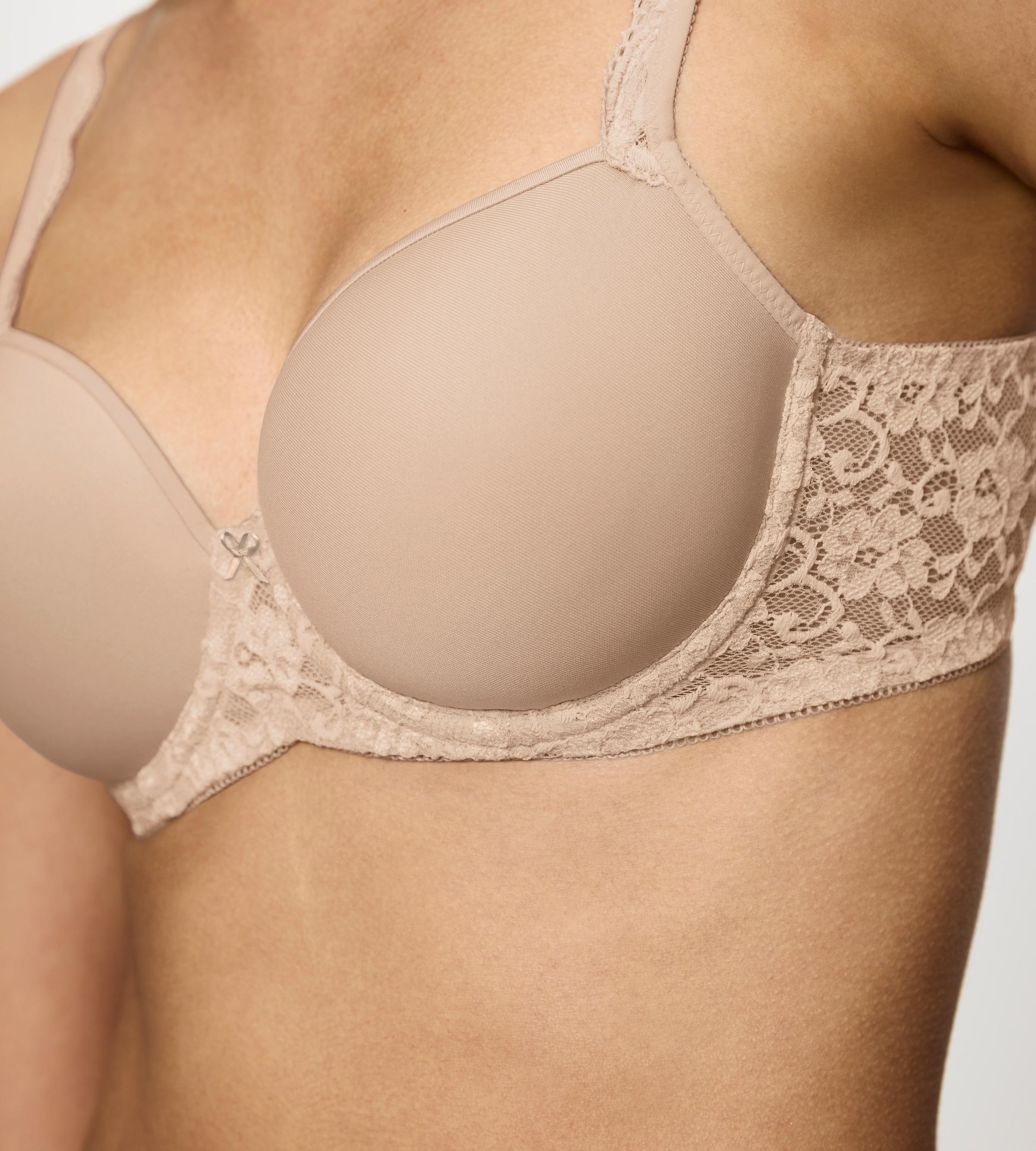 Triumph T-Shirt-BH »Amourette« Stretch-Spitze, glatte Cups, atmungsaktiv, leicht, feminin