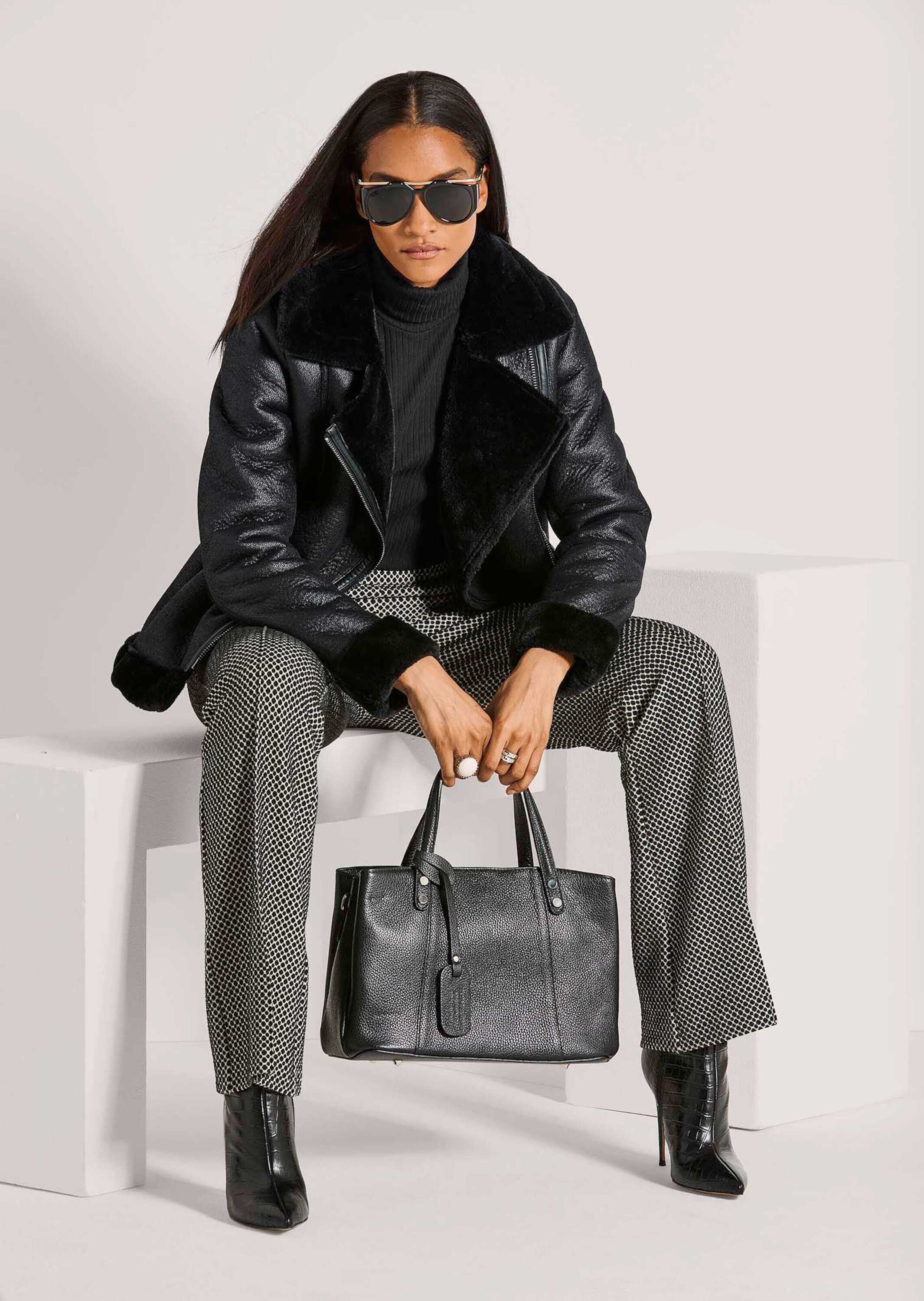 MADELEINE Kurzjacke »Jacke Edle Bikerjacke mit Reverskragen« Fake-Fur Lammfelljacke, Bikerform