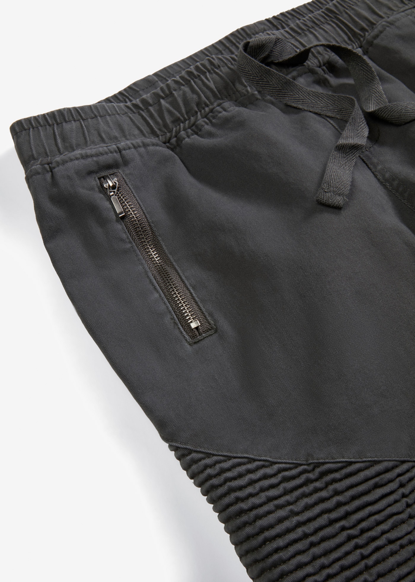 bonprix Stoffhose »Hose mit Biker-Details«  aus Baumwolle und Elasthan, Regular Fit, mit Reißverschlusstaschen