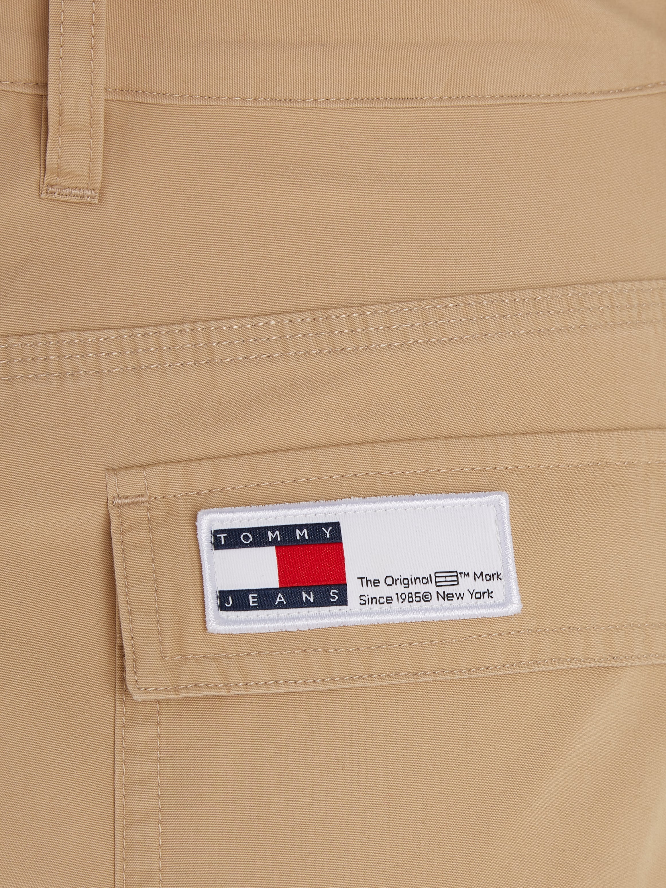 Tommy Jeans Cargohose »TJW CLAIRE HR WIDE CARGO PANT«, mit Logopatch