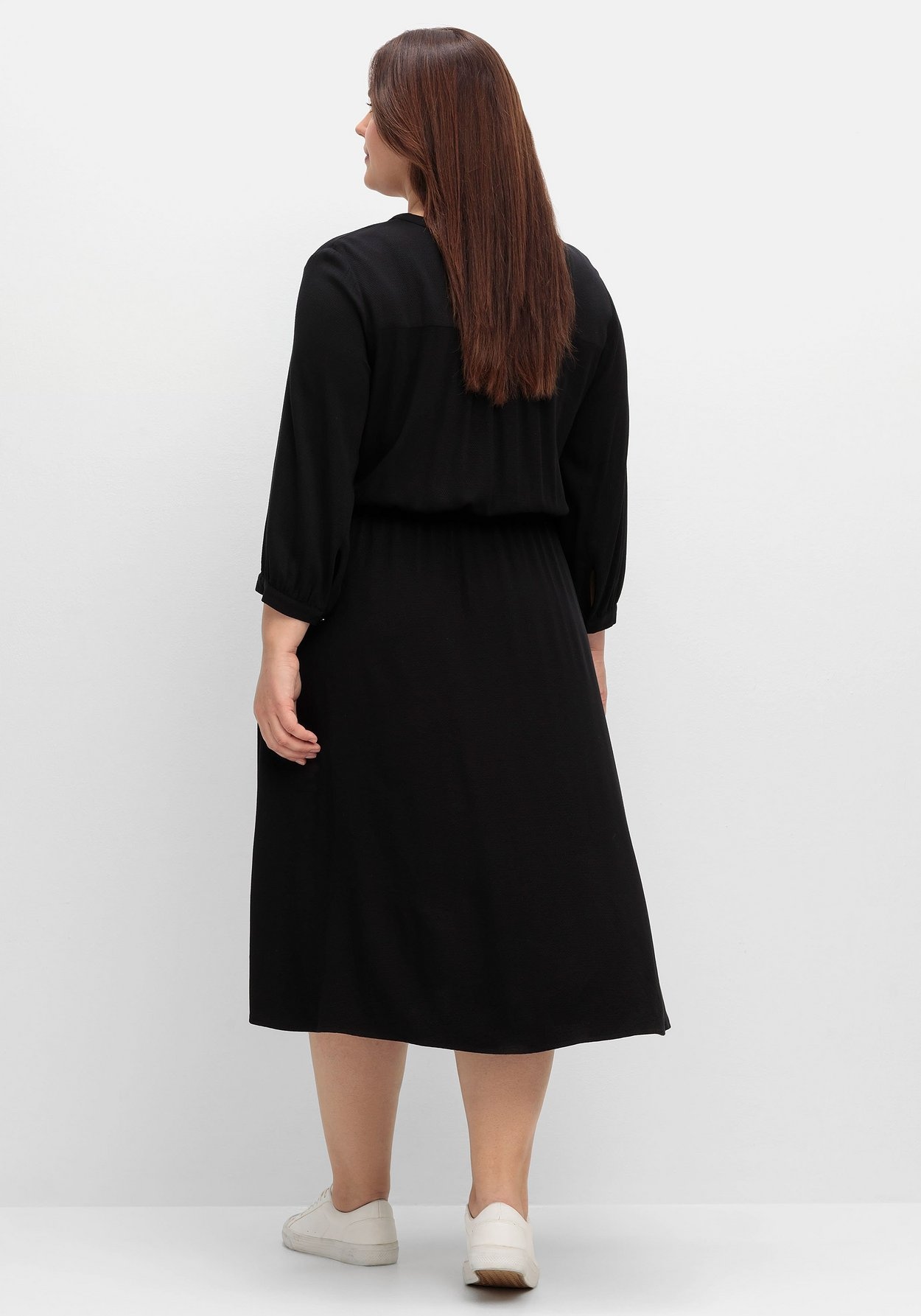Sheego Shirtkleid »Tailliertes Kleid mit Taschen, in Strukturqualität«