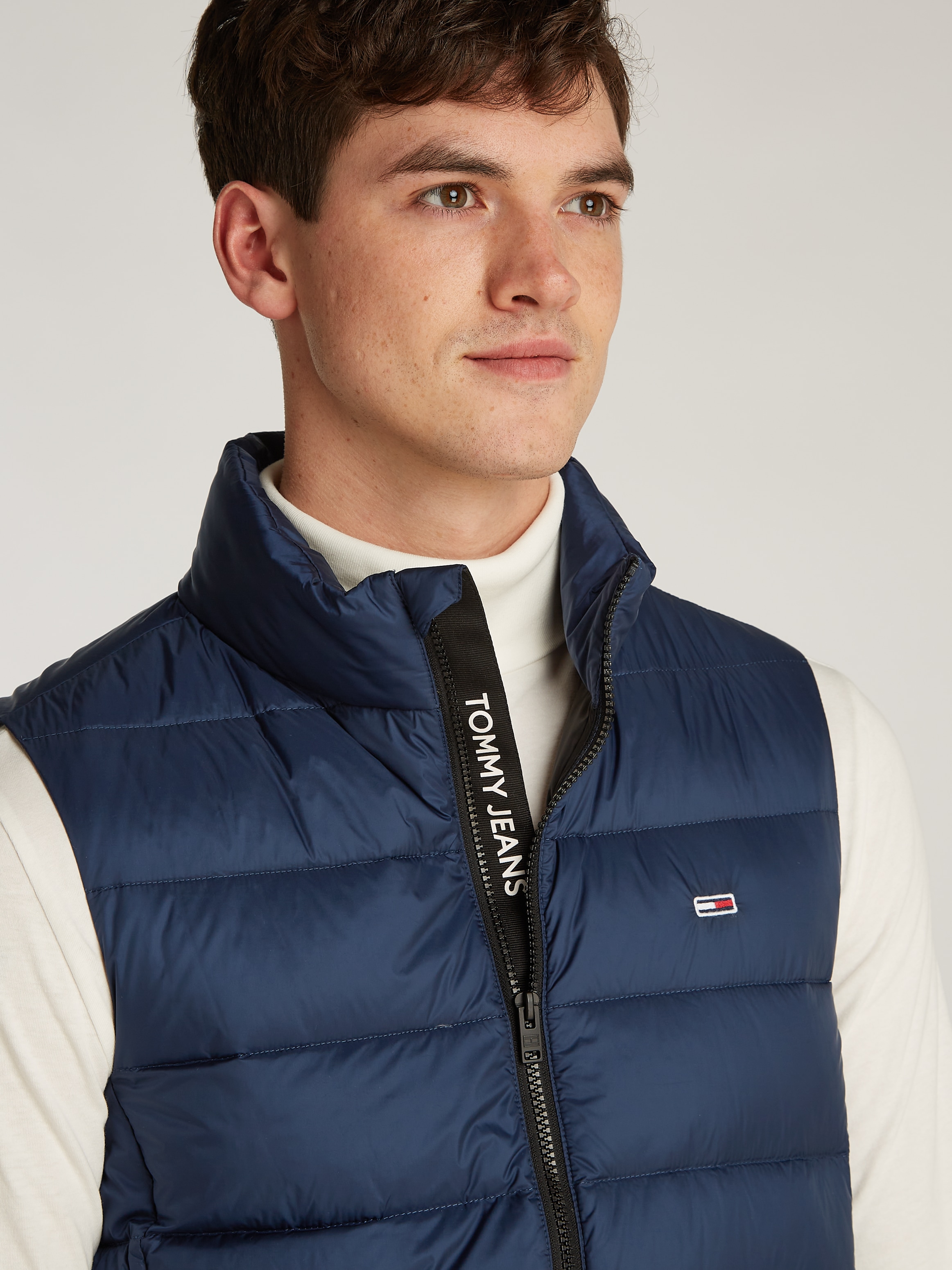 Tommy Jeans Plus Steppweste »TJM LT DOWN VEST EXT«, in Großen Größen, Logostickerei, Eingriffstaschen