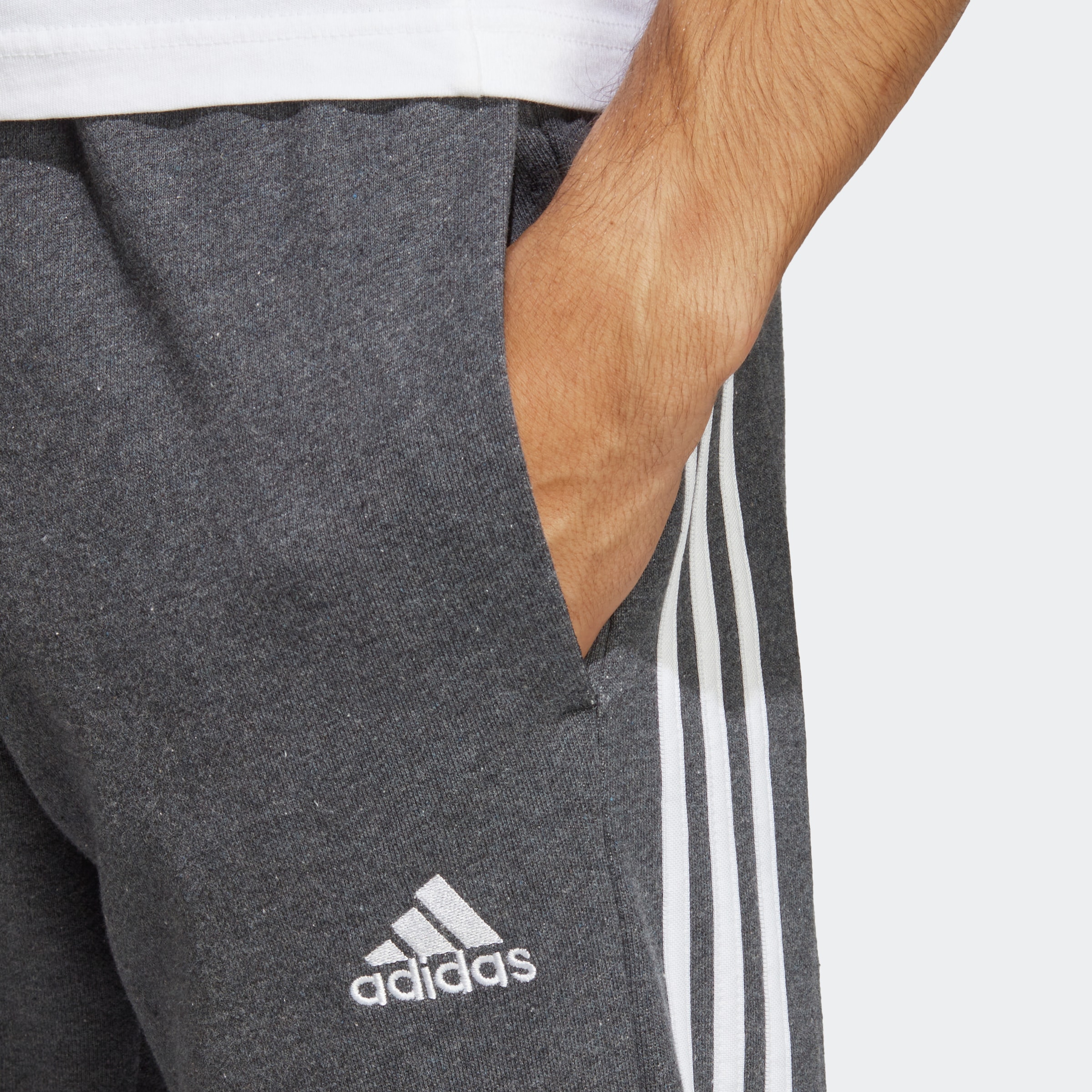 adidas Sportswear Sporthose »ESSENTIALS FRENCH TERRY TAPERED CUFF 3STREIFEN HOSE«, (1 tlg.), weiche Jogginghose