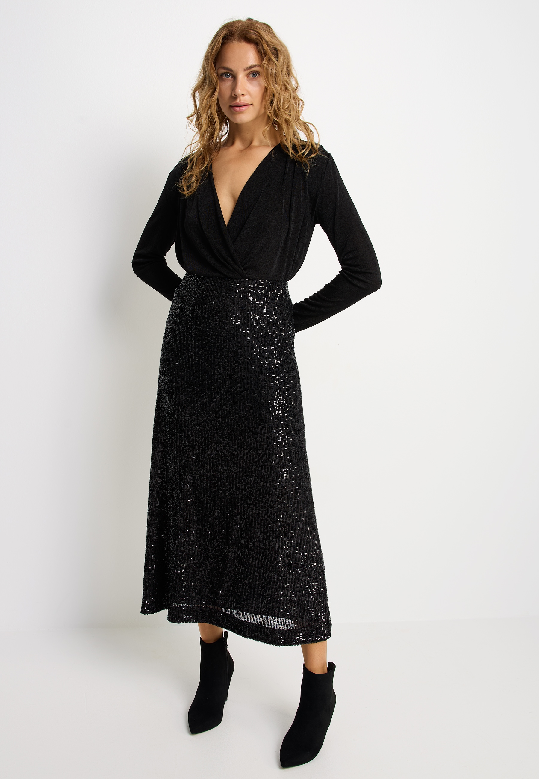 LASCANA High-Heel-Stiefelette  in spitzer Form & Pfennigabsatz, Reißverschluss Stiefel VEGAN