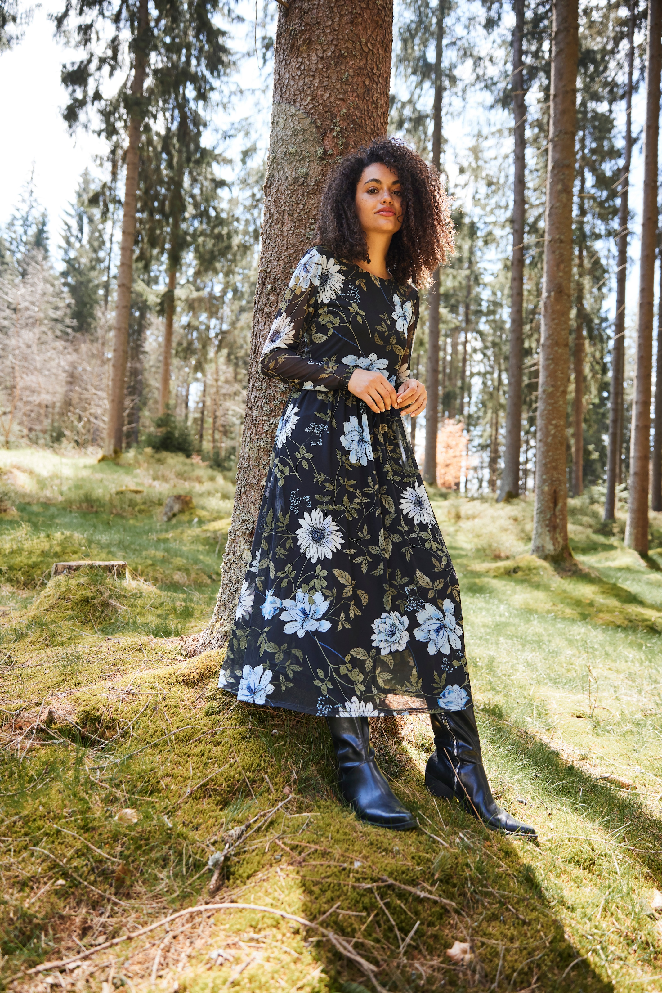 Aniston CASUAL Midikleid, mit großflächigem Blüten- und Blätterdruck