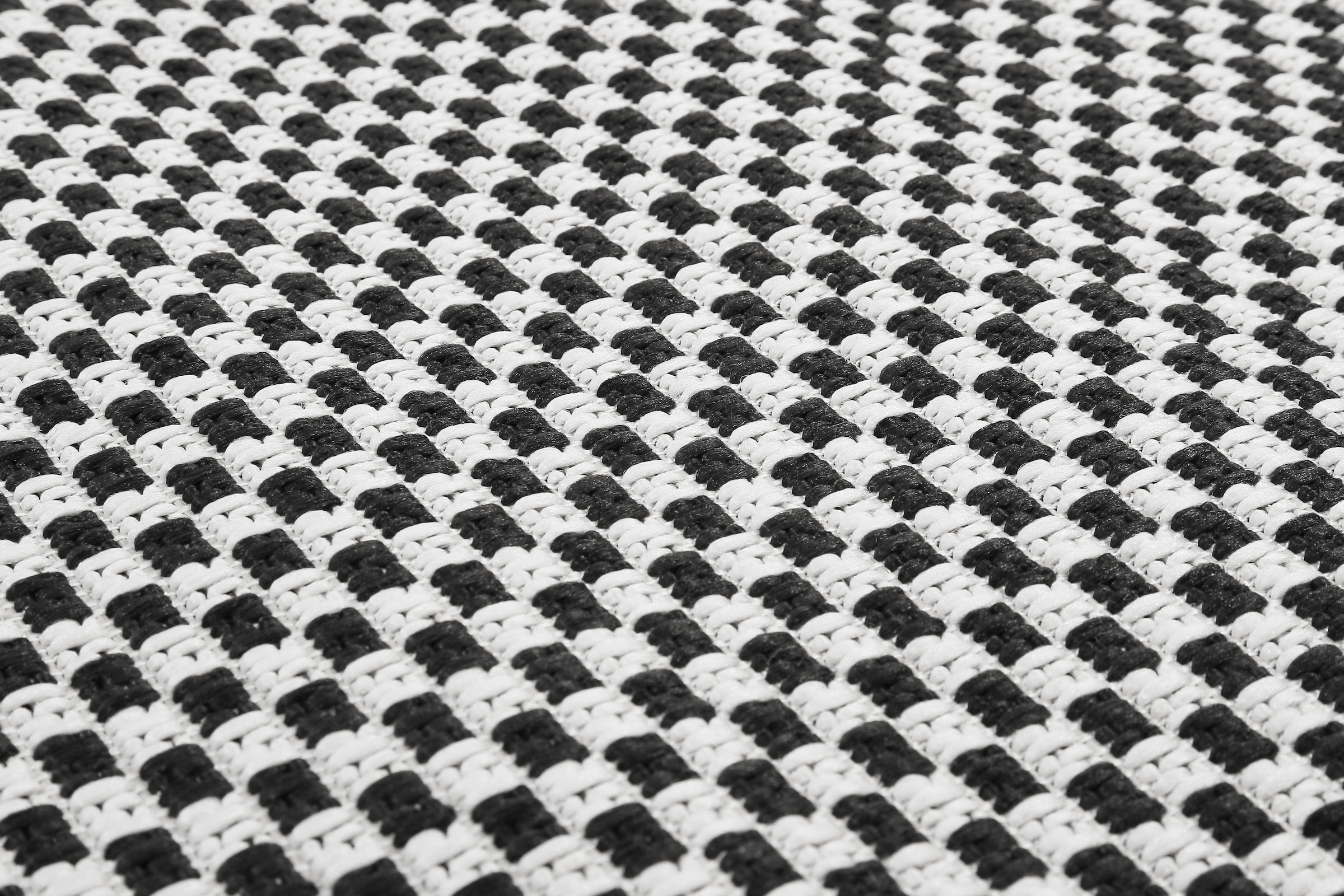 Esprit Outdoorteppich »Raccoon,  ESP-22557«, rechteckig, 4 mm Höhe, Läufer, wetterfest,schwarz weiß kariert, ideal für Balkon, Terrasse