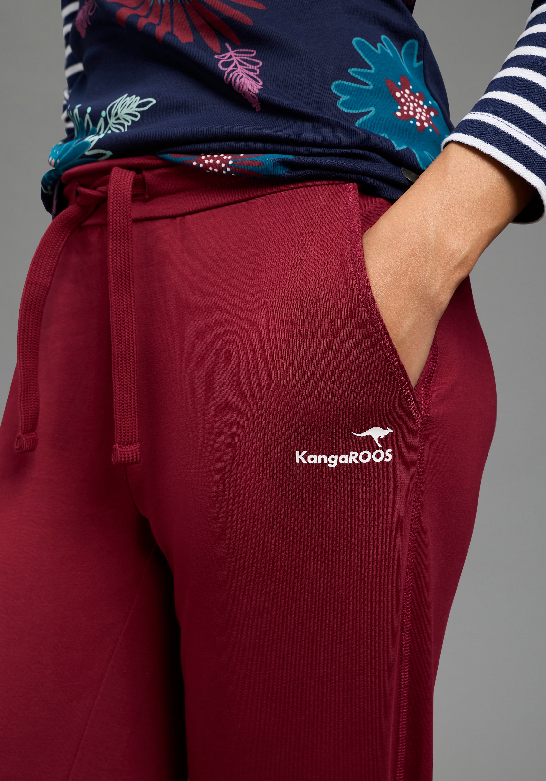 KangaROOS Jogginghose  mit Kordelzug, knöchelfreie Länge, bequeme Passform