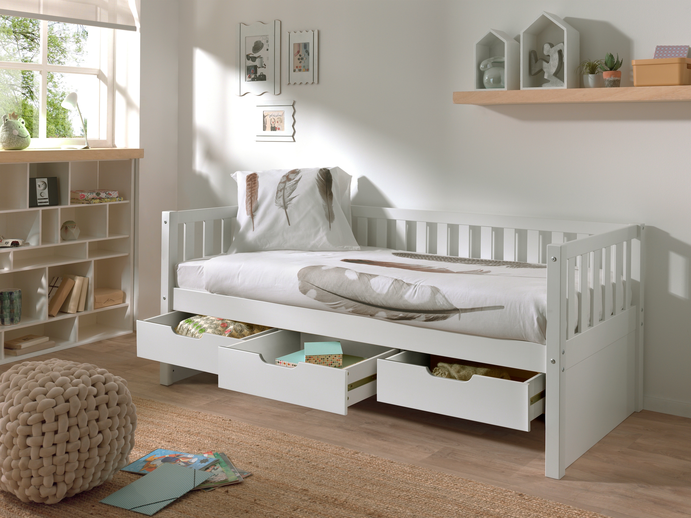 Vipack Einzelbett »mit Schubladen, Kiefer massiv, viel Stauraum und zeitloses Design«, (B/H/T ca. 211,2x85,5x97,8cm, Ausf. Milky Pine oder Weiß), inkl. Rolllattenrost, mit oder ohne Bettschublade
