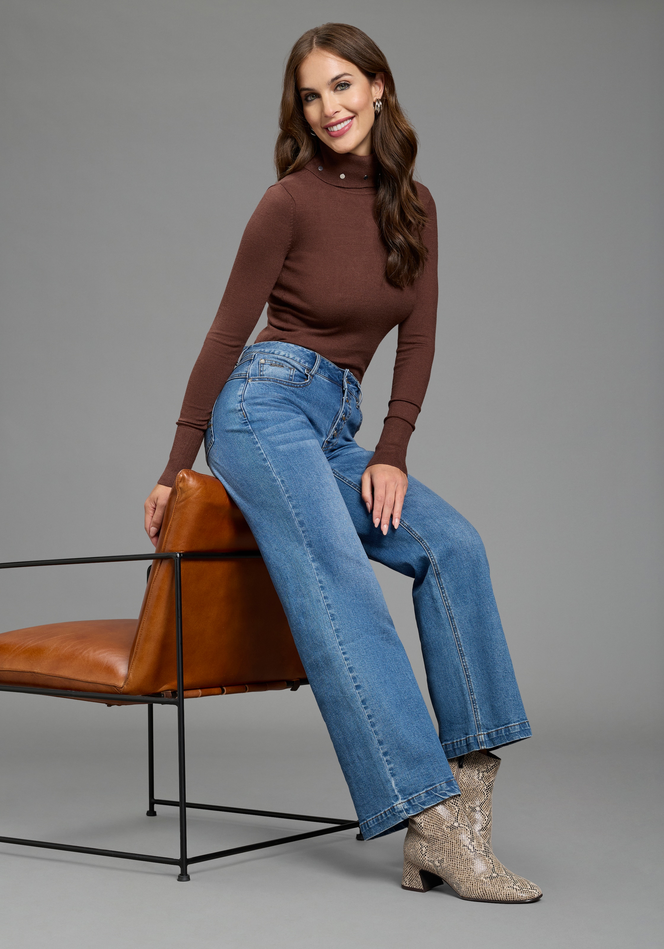 Melrose Rollkragenpullover mit Ziernieten in enger Passform