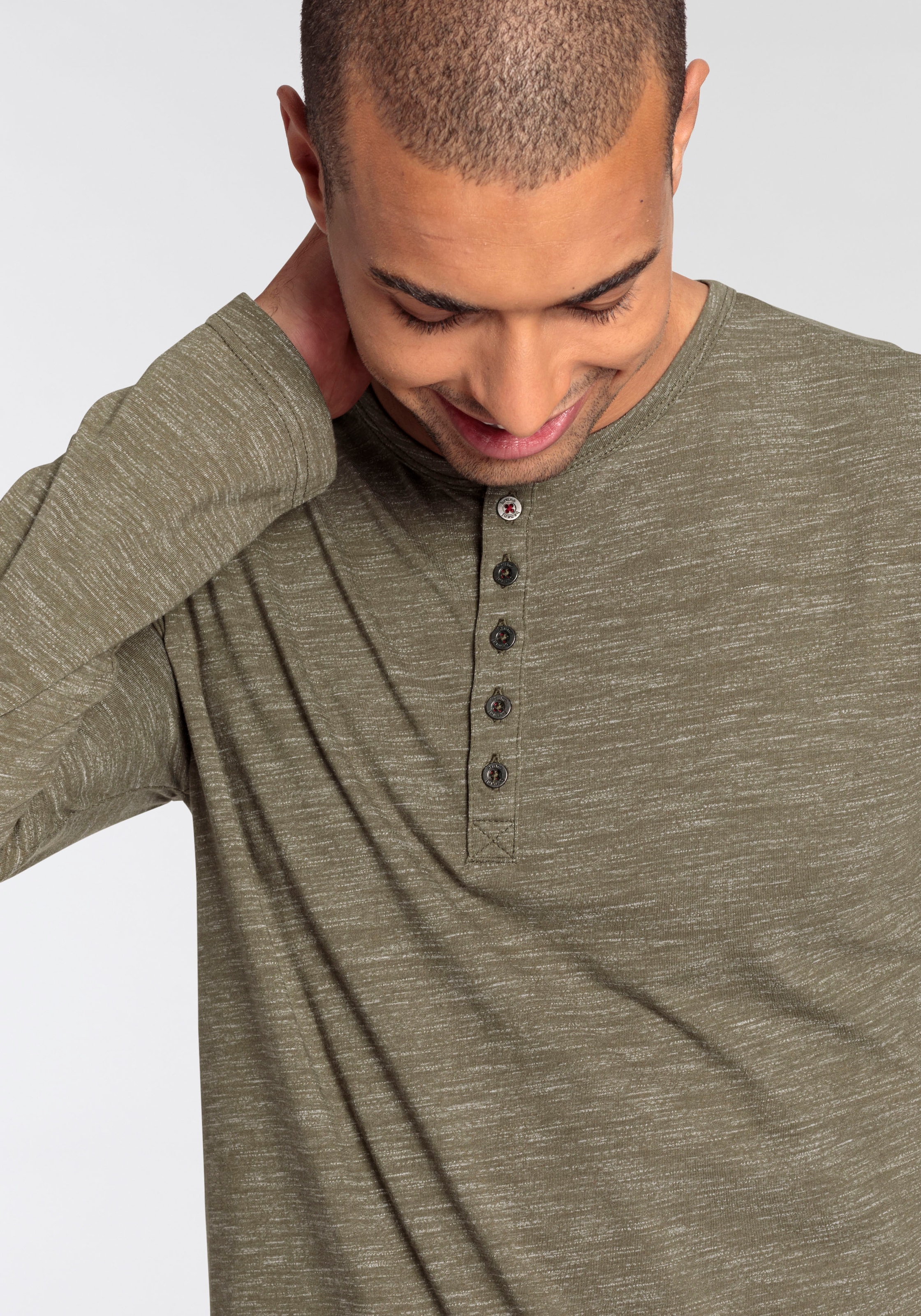 Bruno Banani Langarmshirt, mit modischer Knopfleiste