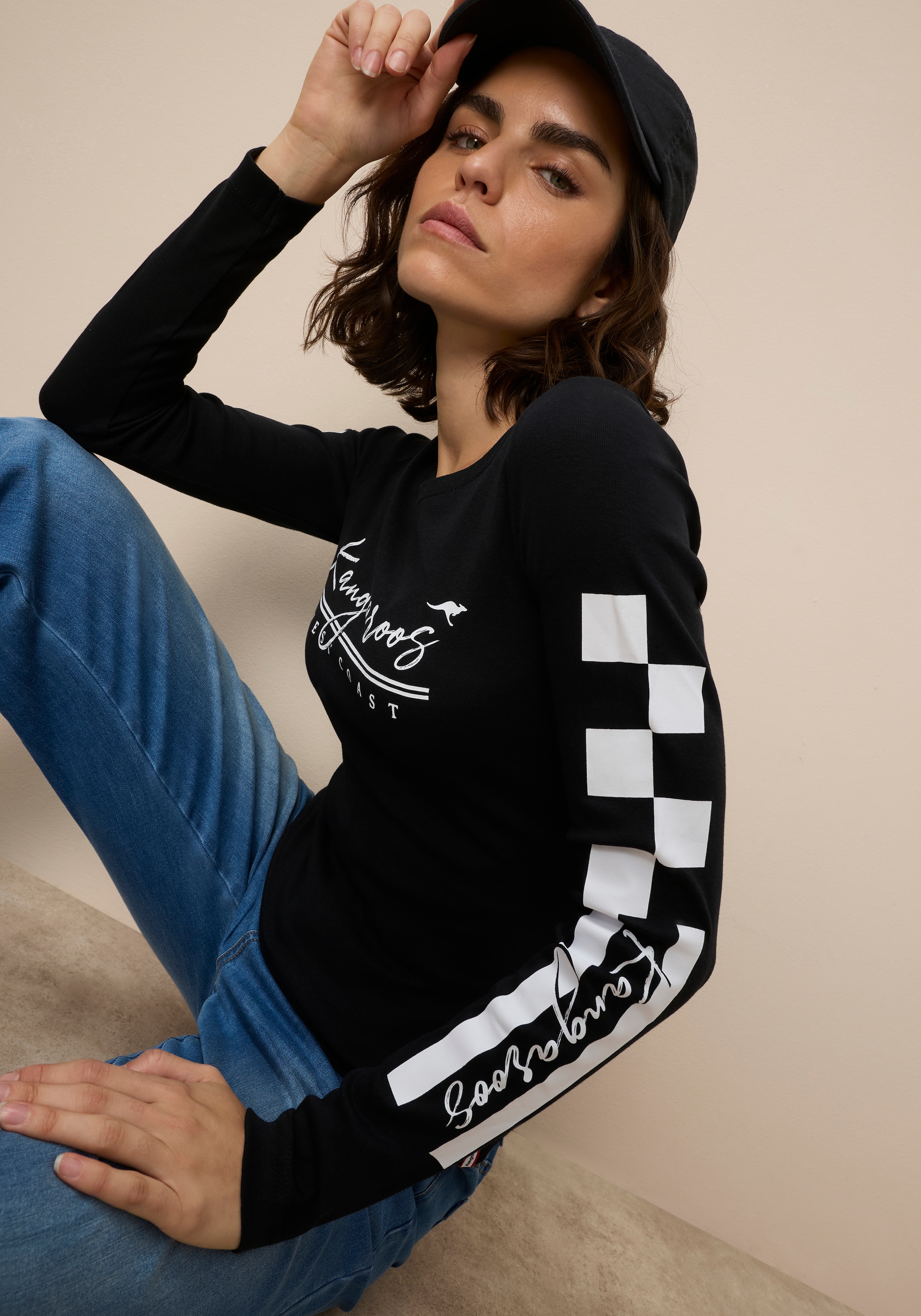 KangaROOS Langarmshirt Langarm,  sehr figurbetonte Passform,  aus Baumwolle